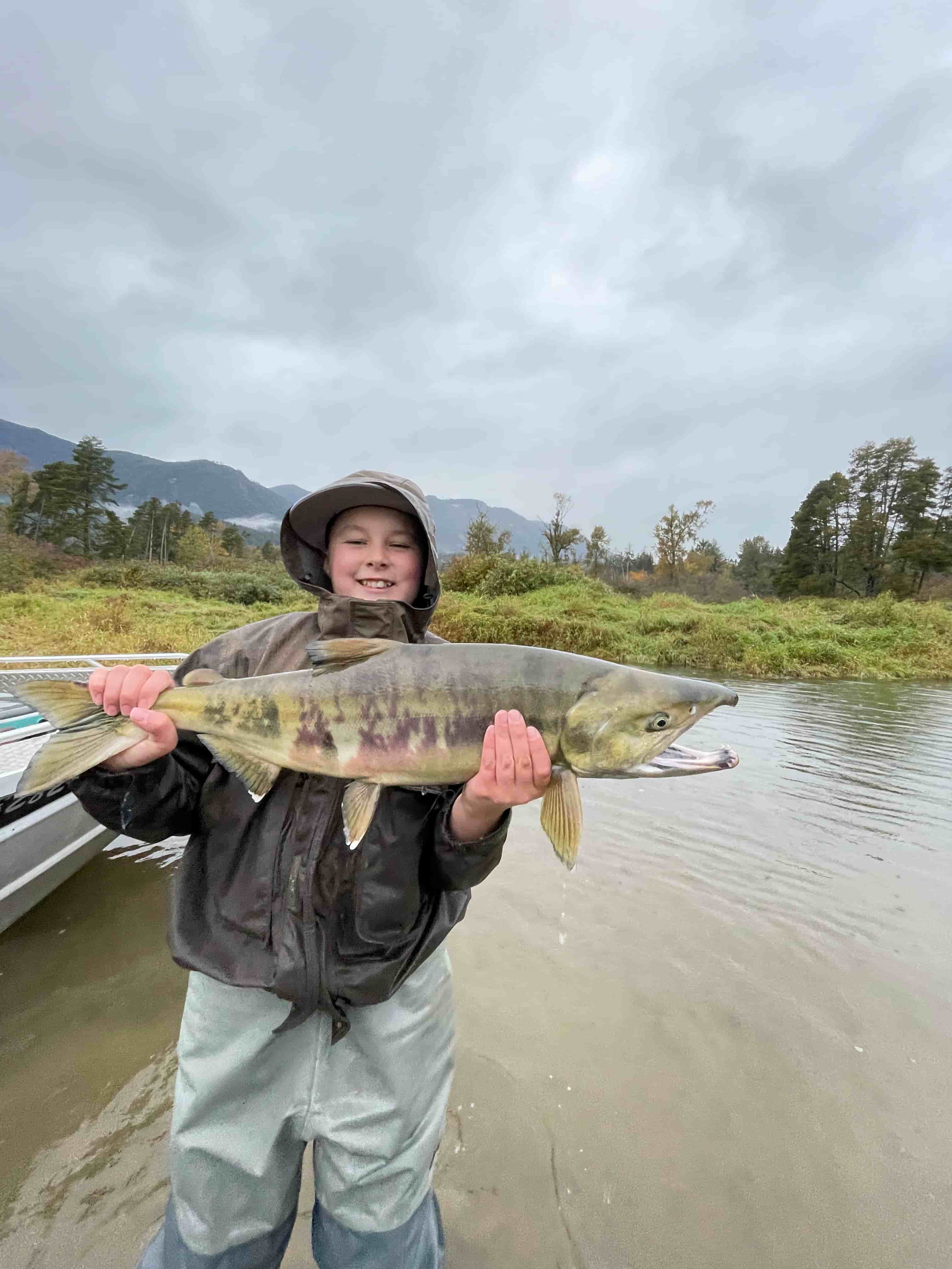 A child holding a chum salmon