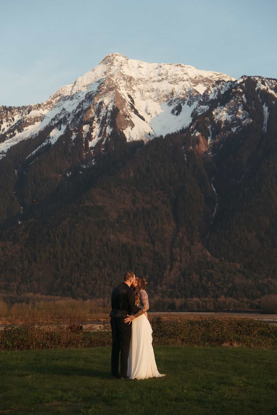A wedding couple at the Fraser River Lodge near Harrison
