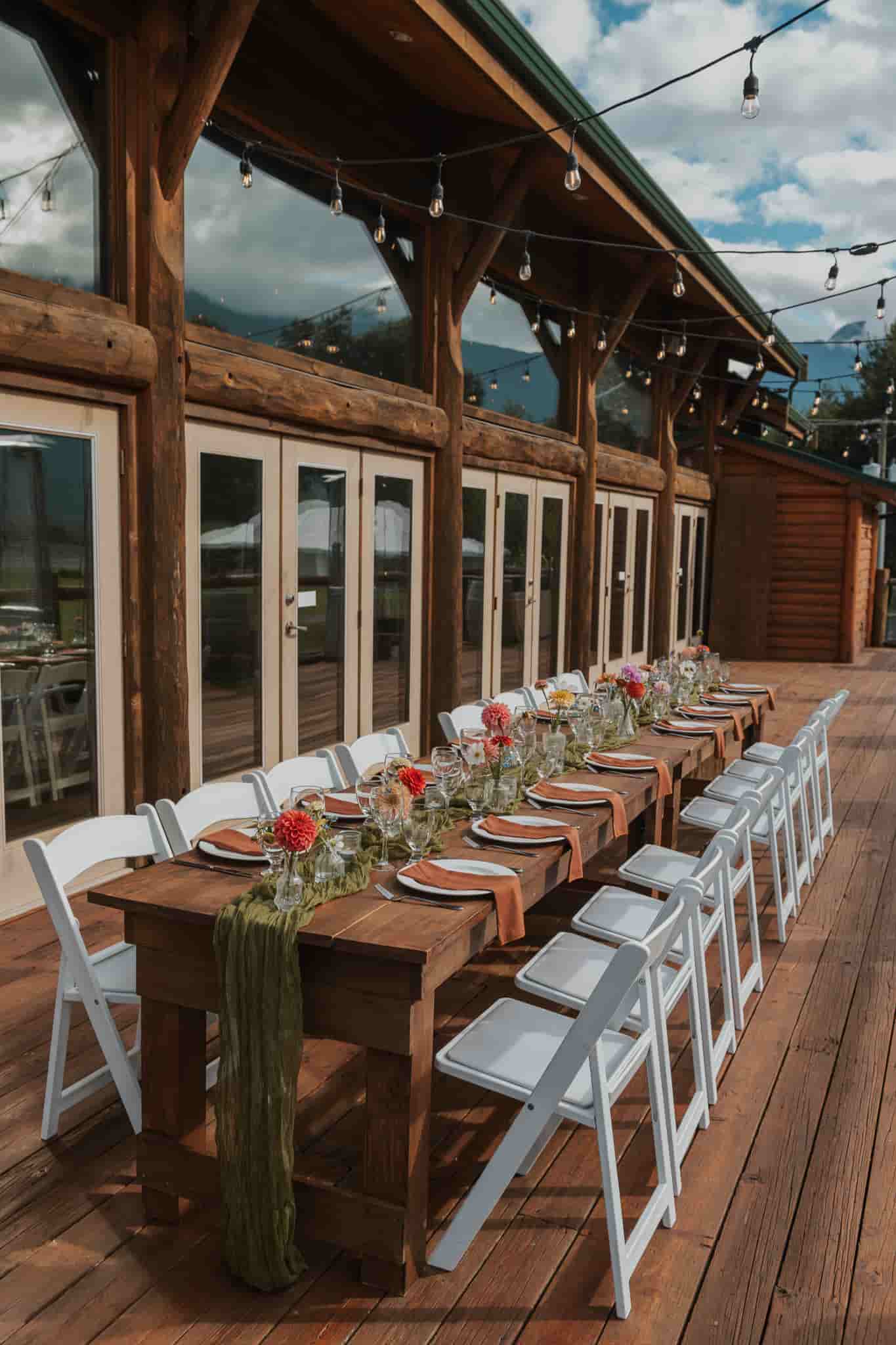 harvest table at a wedding at the lodge