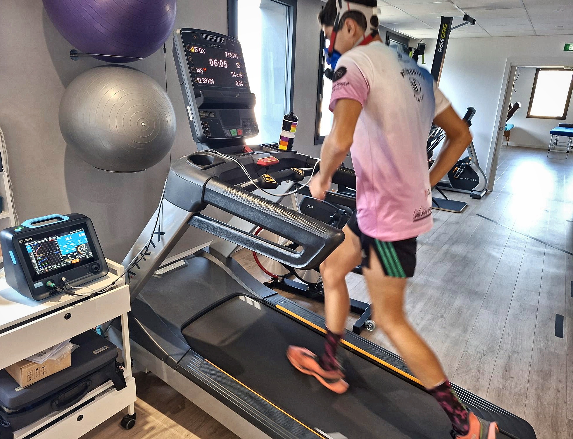 Test VO2 max sur tapis de course avec analyse des échanges gazeux au cabinet KVO2 à Annecy