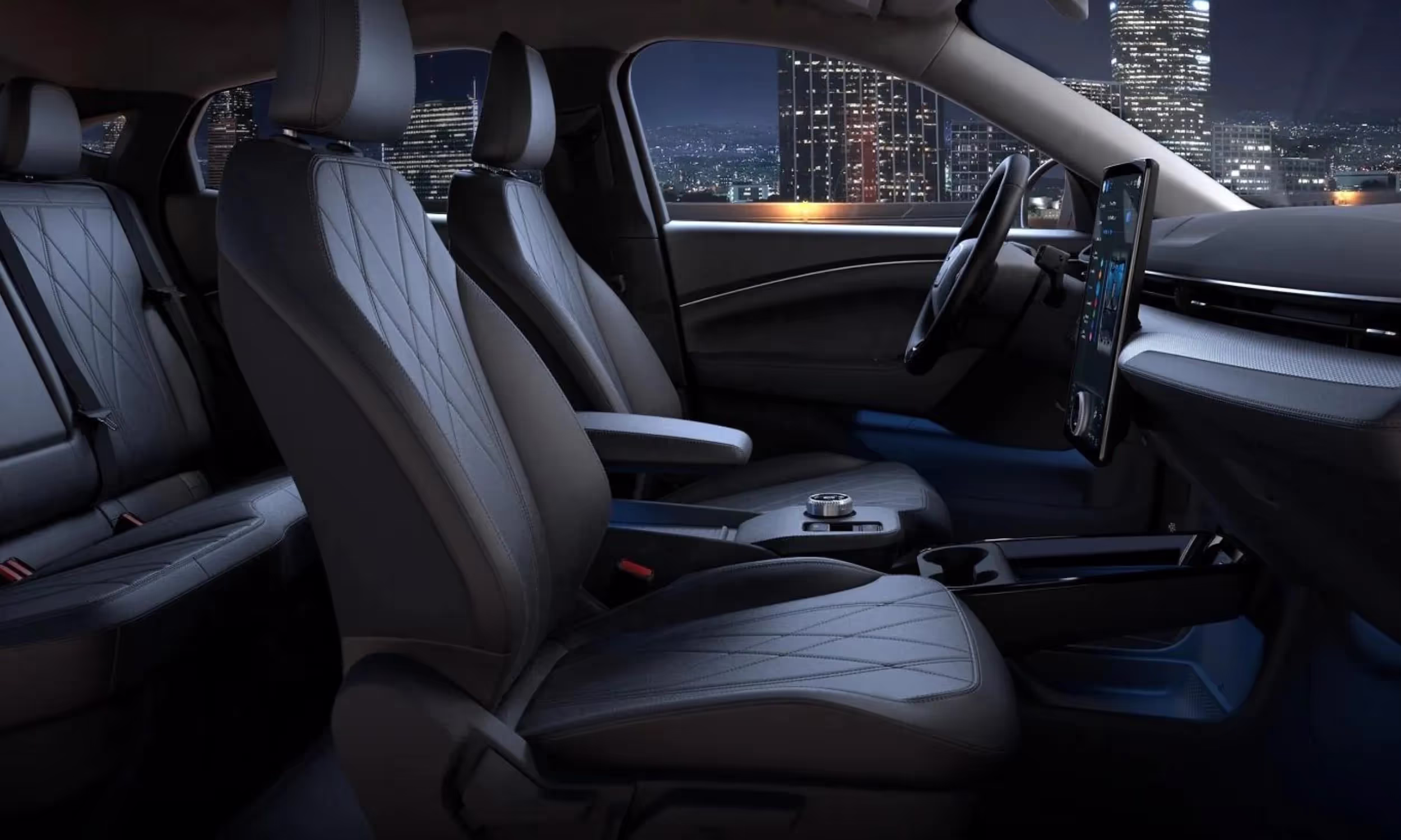 Ford Mustang Mach-e AWD 4