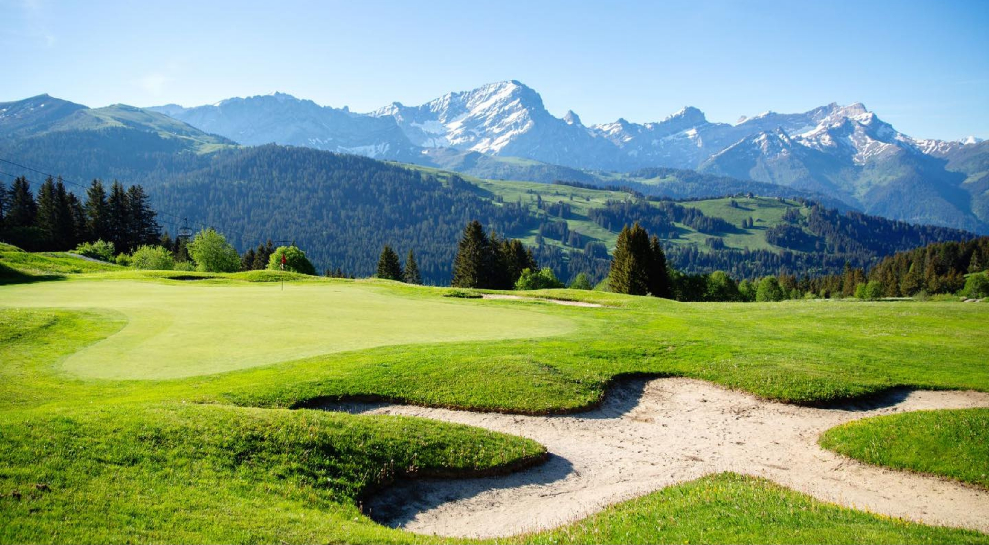 Photo of the golf course in VIllars-sur-Ollon with a beautiful view of the mountains