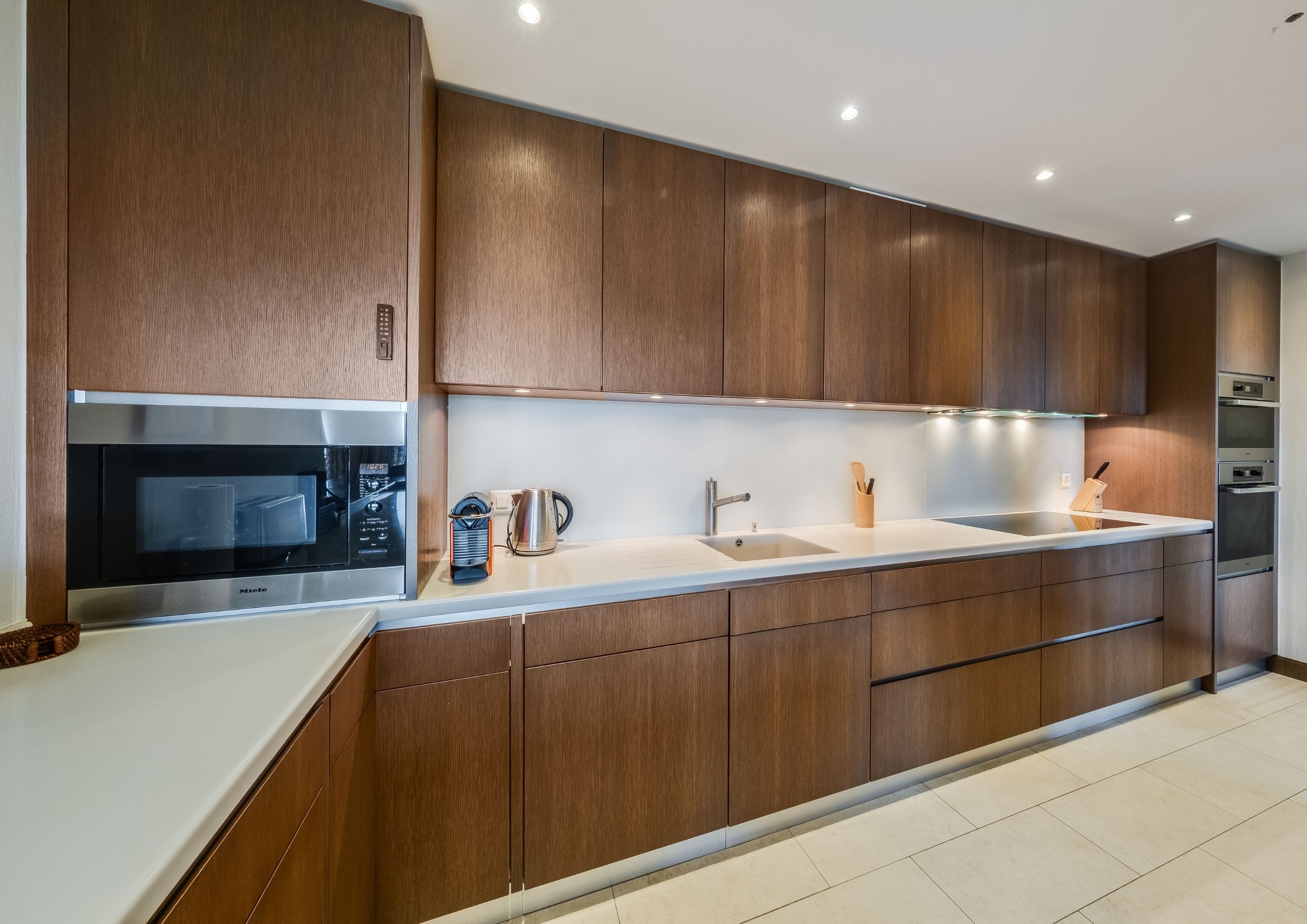 Photo of the fully equipped kitchen