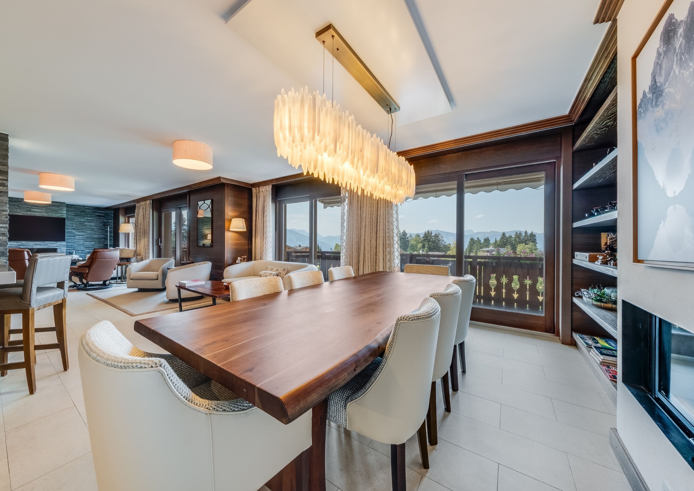 Photo of the dining area in the Family Residence at Chalet RoyAlp in Villars-sur-Ollon