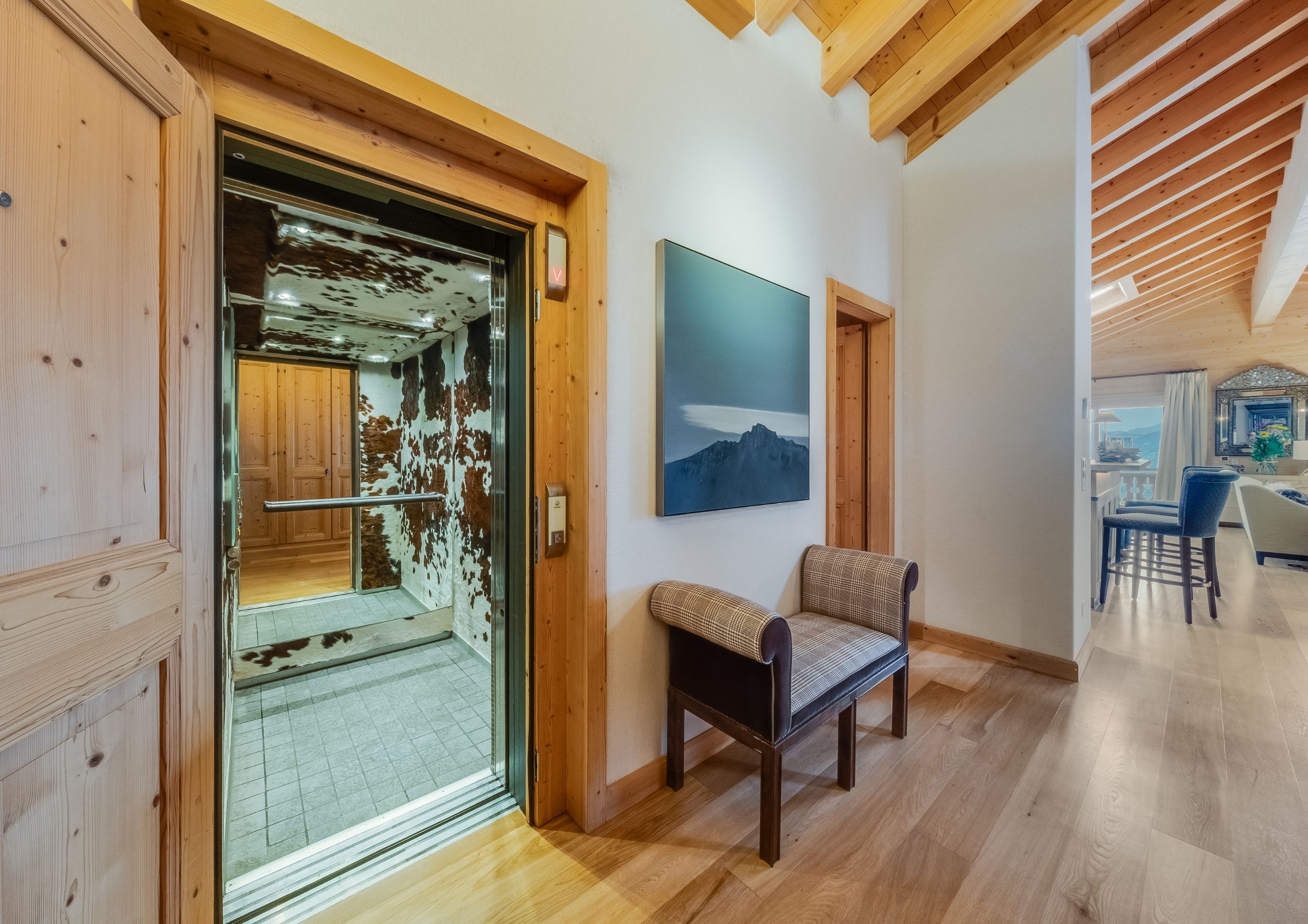 Photo of the private elevator in the Royal Penthouse
