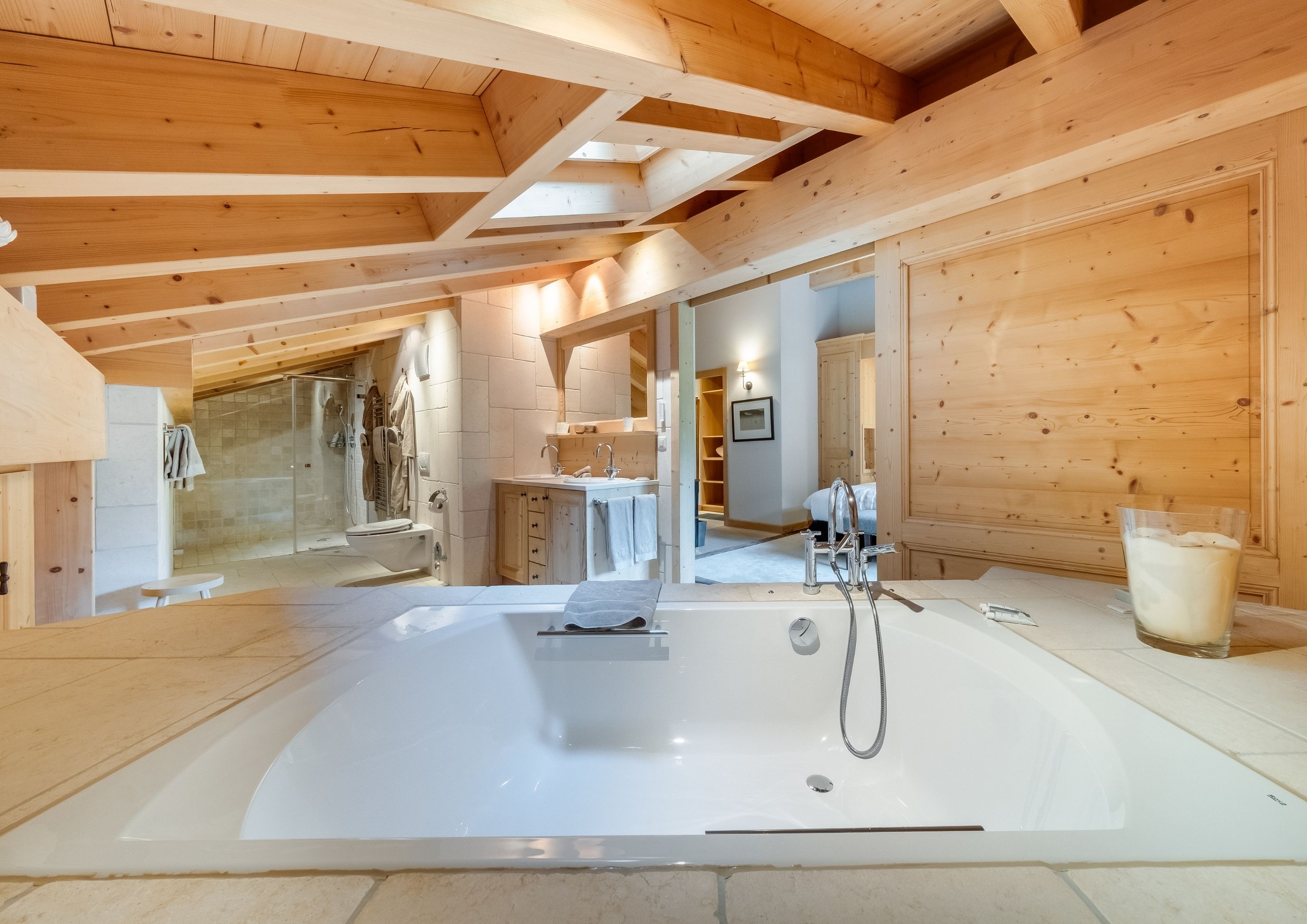 Photo of the bathroom area in a double bedroom in the Royal Penthouse