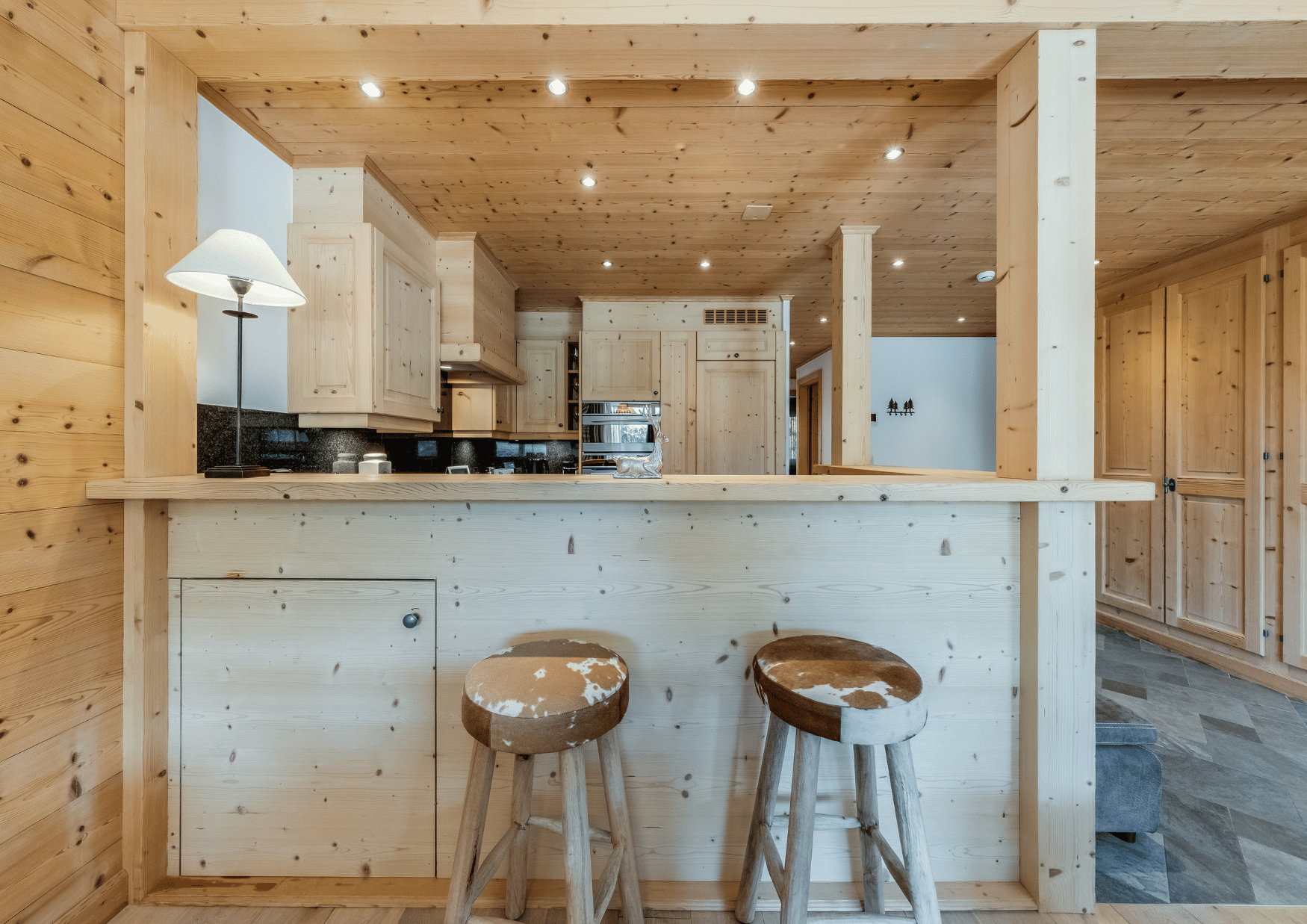 Photo de la cuisine présente au sein de la résidence Junior 12d au Chalet Royalp à Villars