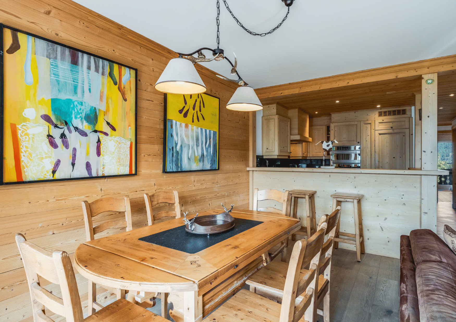 Séjour intérieur de la résidence Junior de l'hôtel Chalet Royalp 5 étoiles à Villars-sur-Ollon