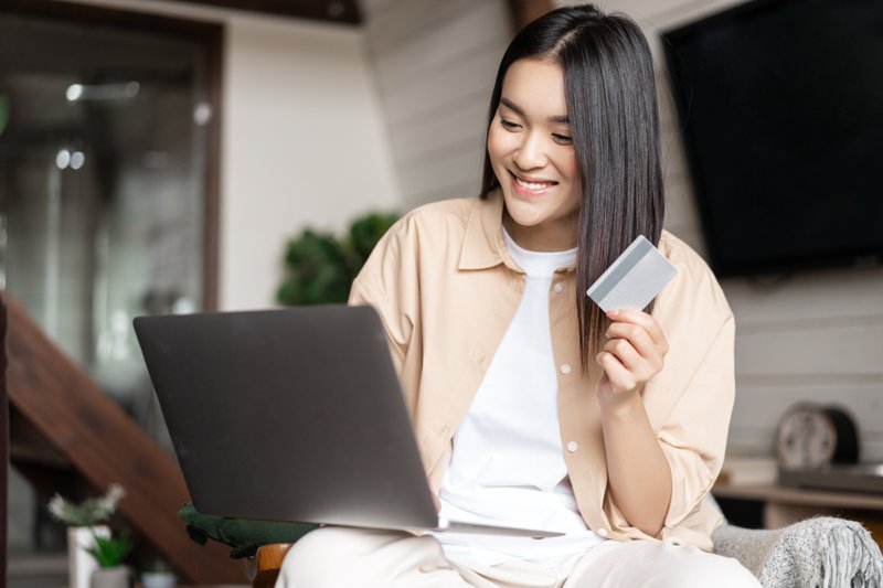 Woman utilizing payment technology for easier payment processing.