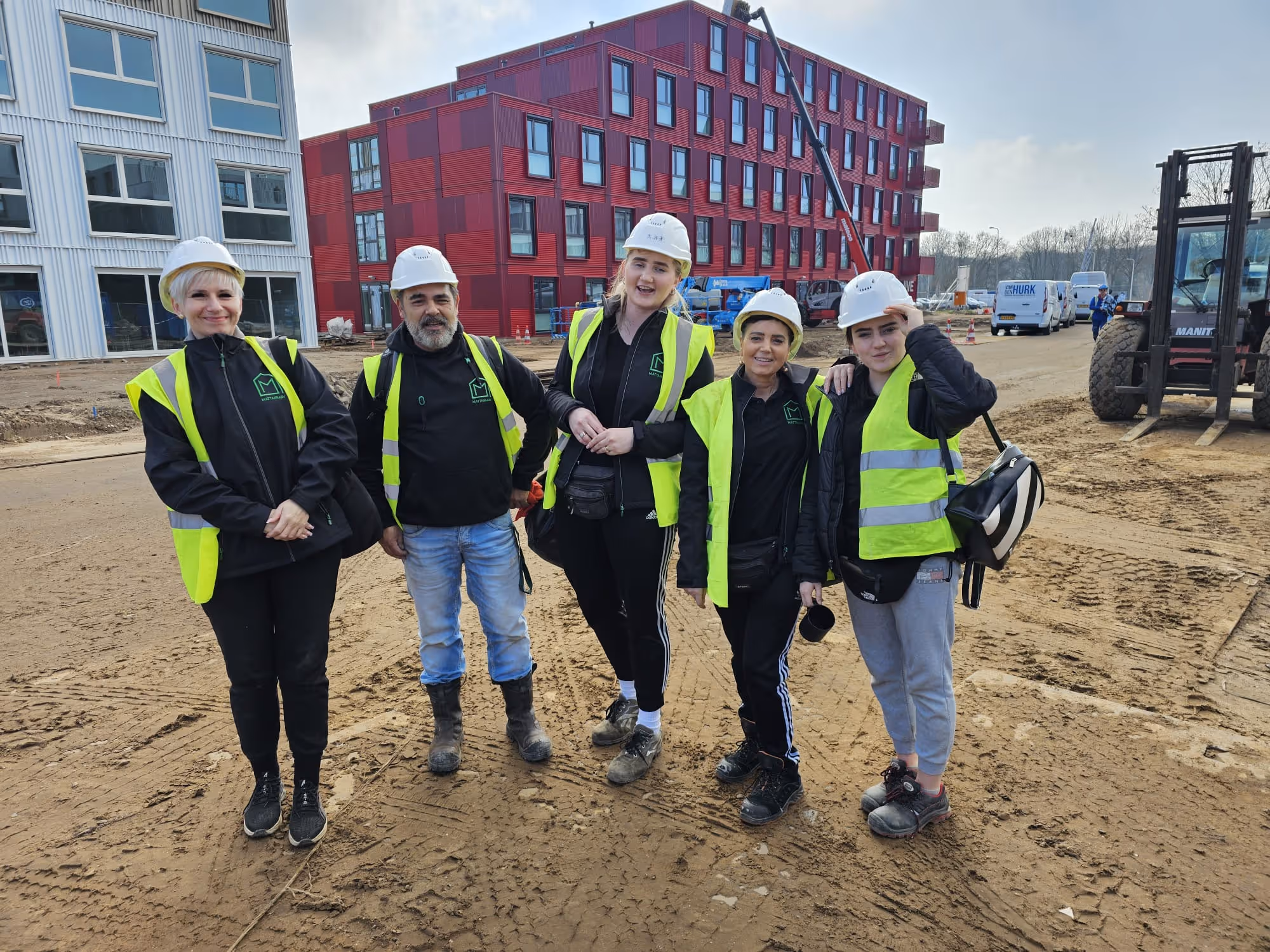 schoonmakers aan het schoonmaken