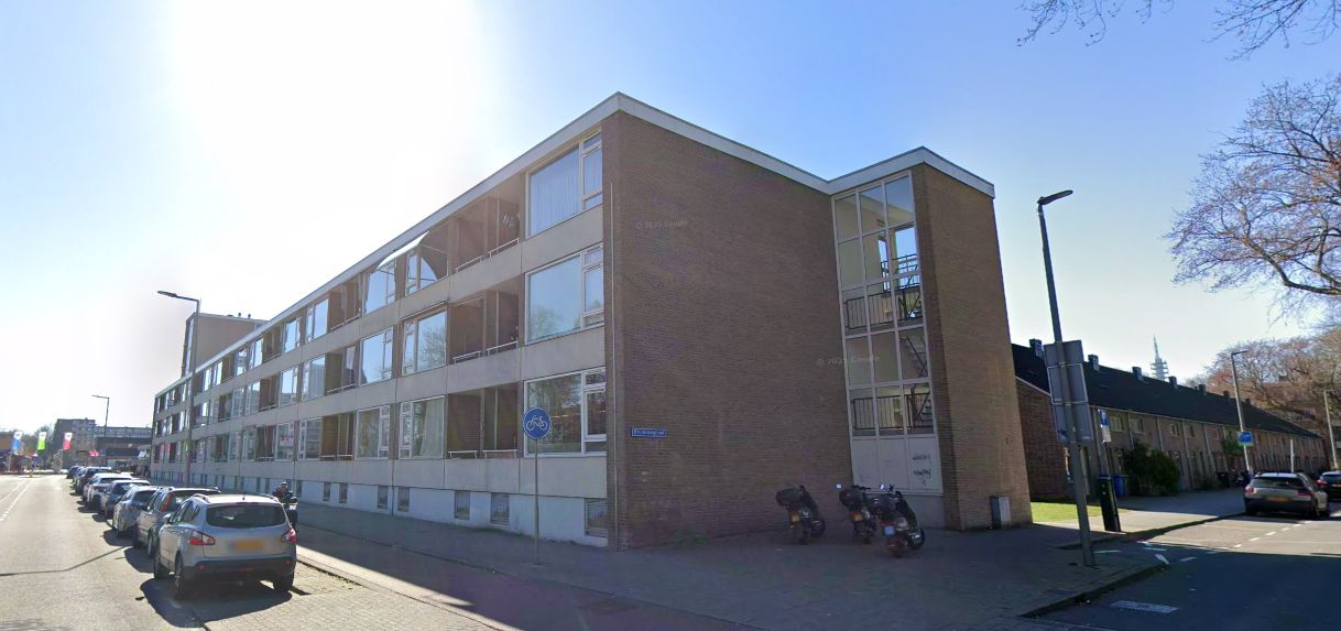Schoonmaker aan het schoonmaken