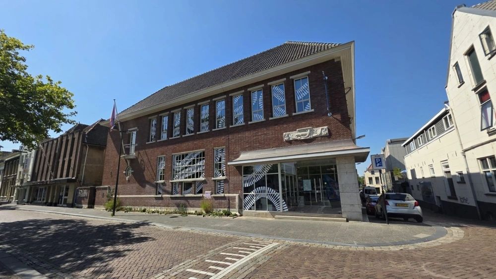 Schoonmaker aan het schoonmaken