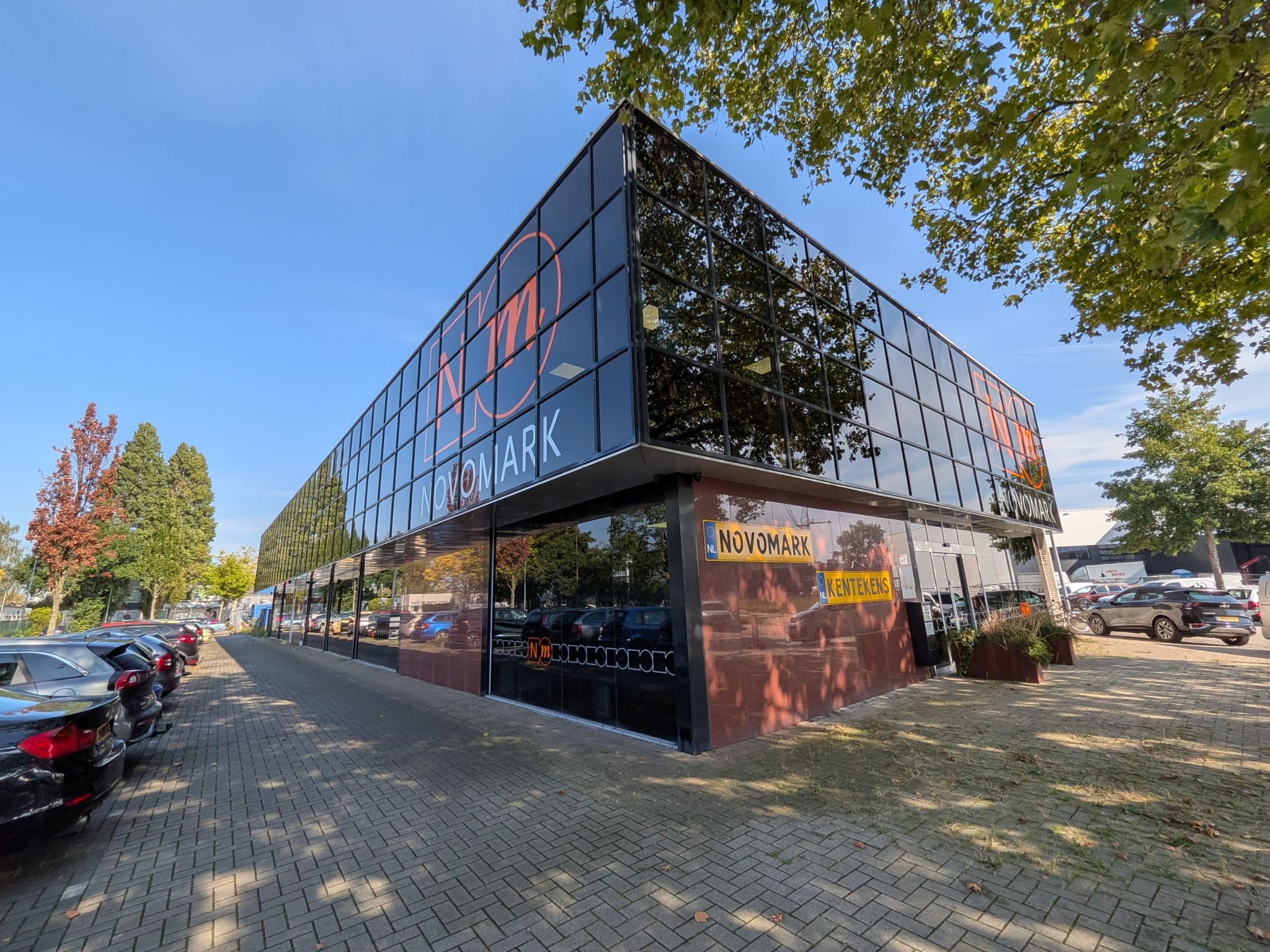 Schoonmaker aan het schoonmaken