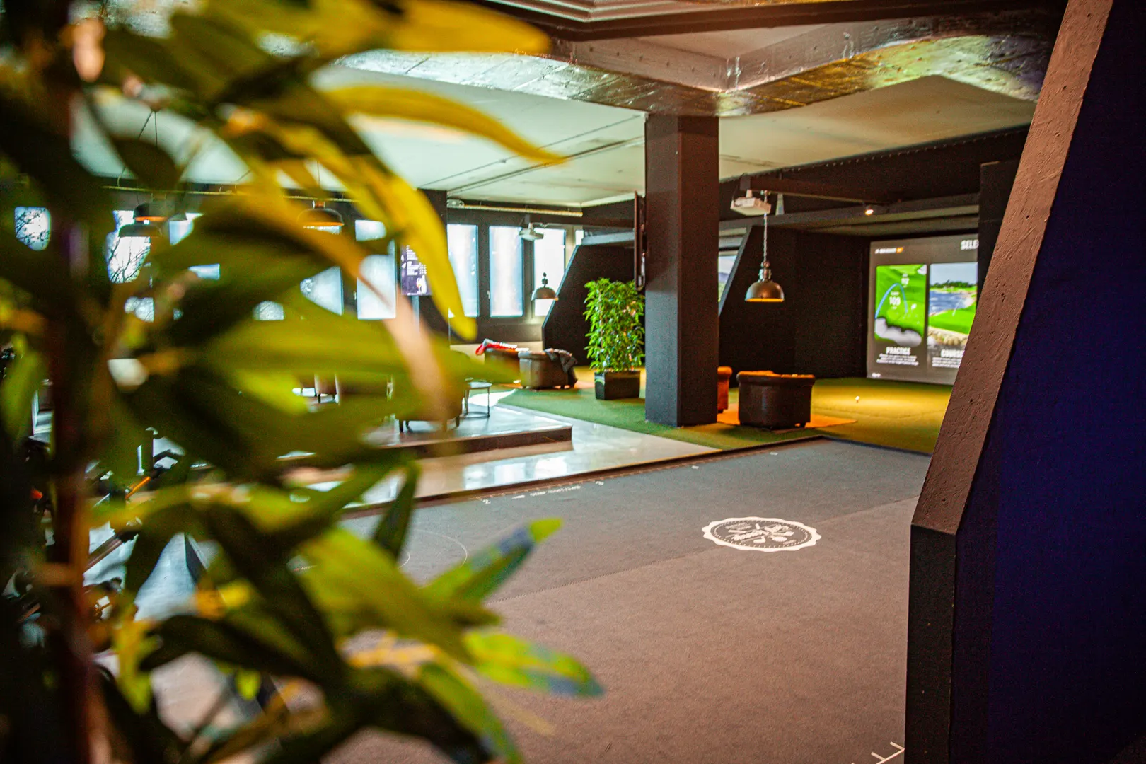 swiss golf lounge indoor golf lounge trackman