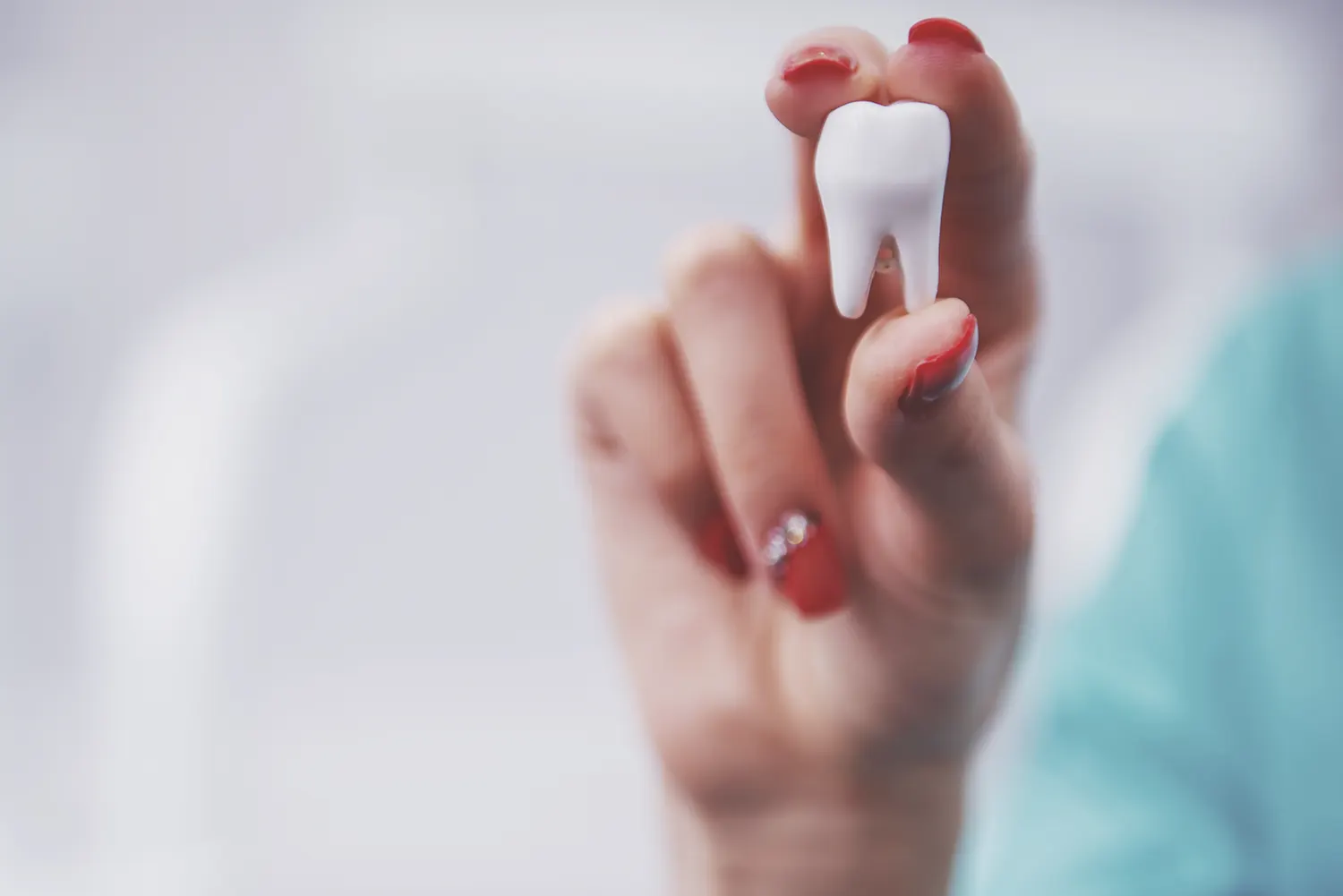When to Consider Wisdom Teeth Removal: Signs and Symptoms to Watch For