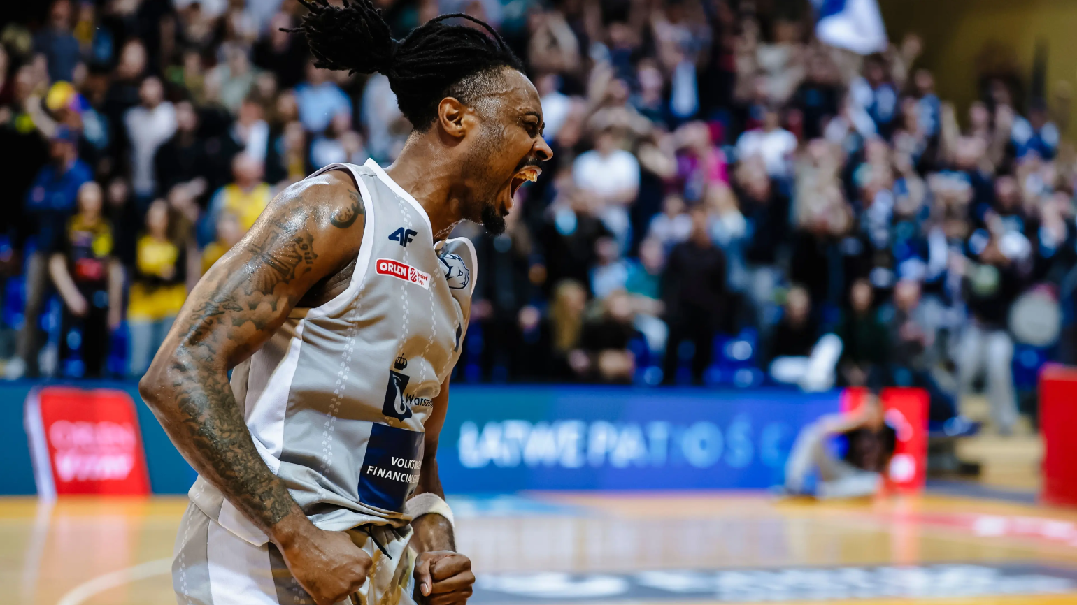 LONDON LIONS SIGN PROLIFIC SCORING GUARD LANDRIUS HORTON