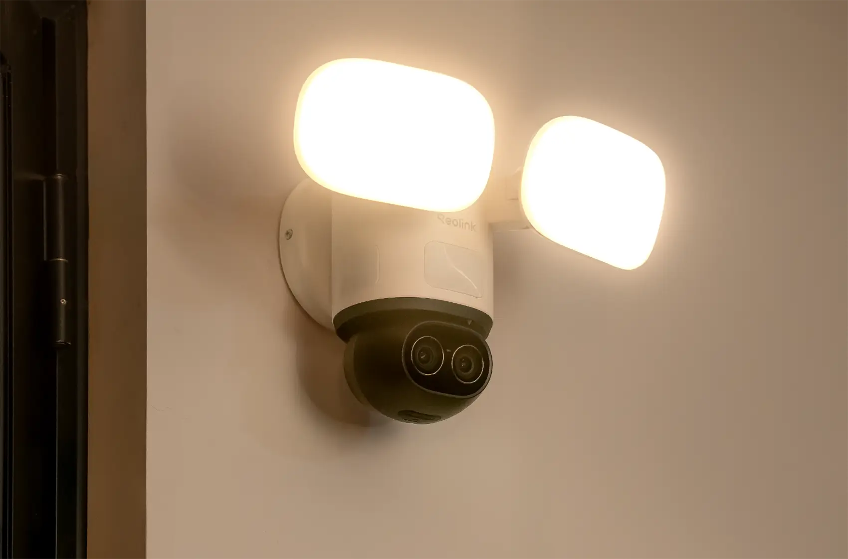 Reolink lanserar TrackFlex Floodlight WiFi med 360 graders bevakning