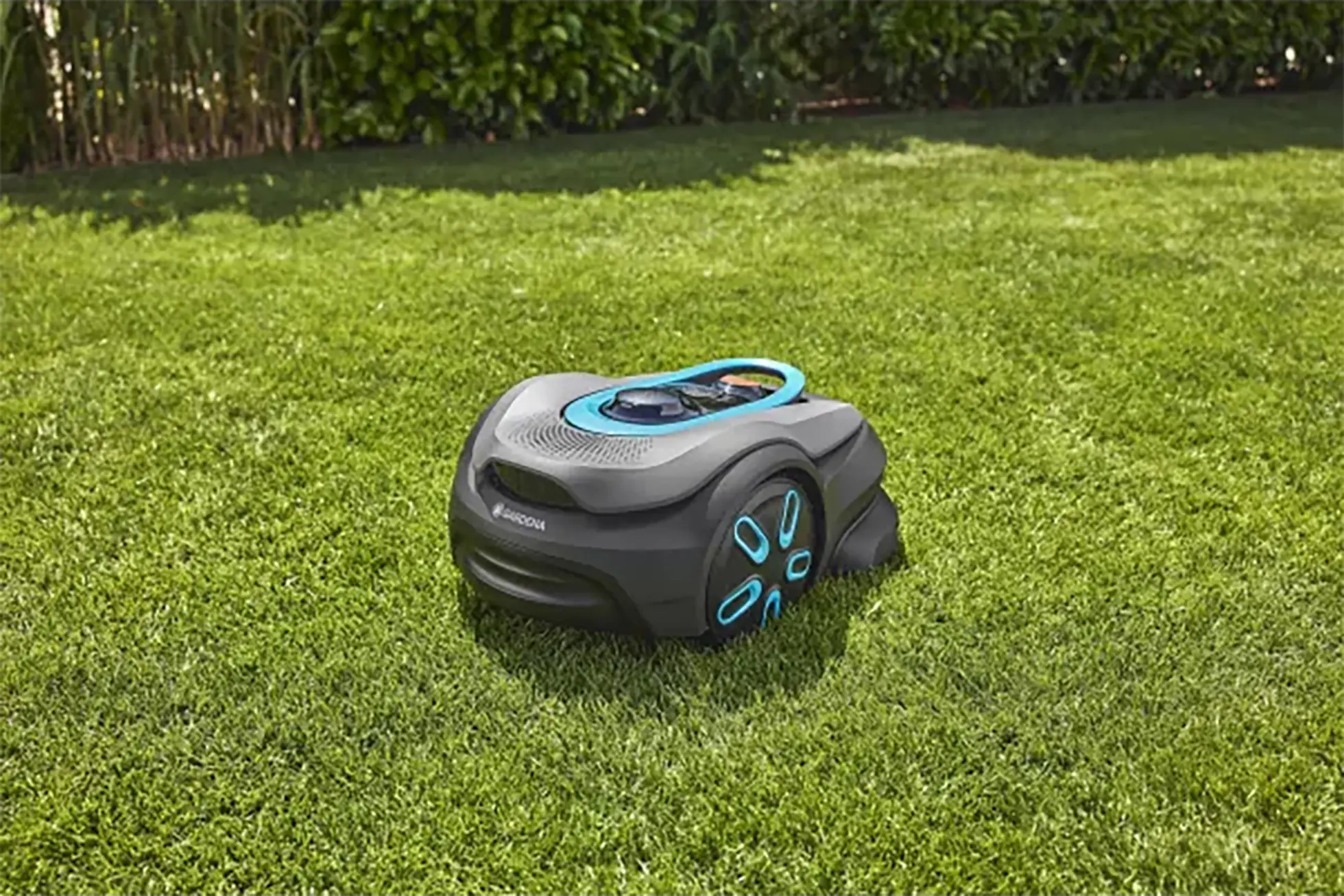Gardena smart SILENO Sense 600 – robotgräsklippare på en gräsmatta
