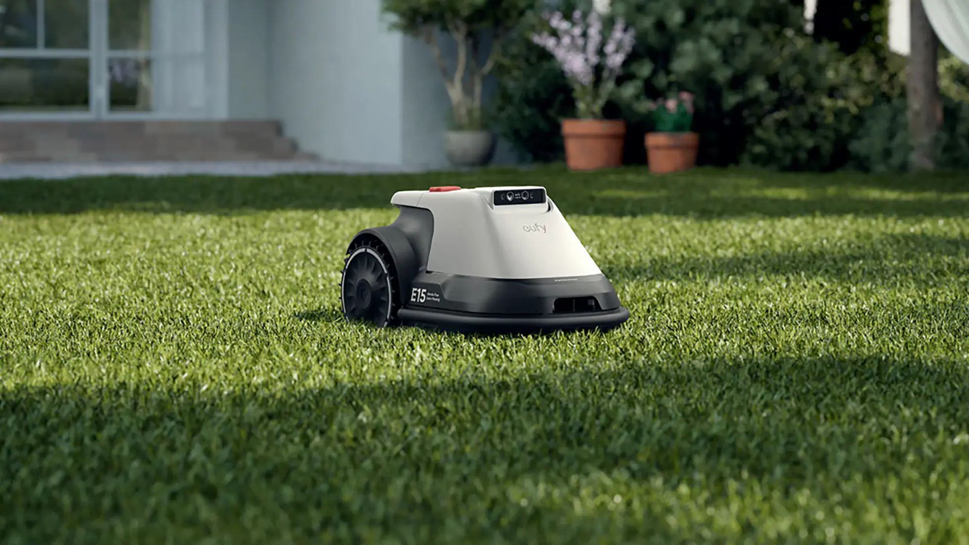 Eufy Robot Lawn Mower E15 – robotgräsklippare på en gräsmatta