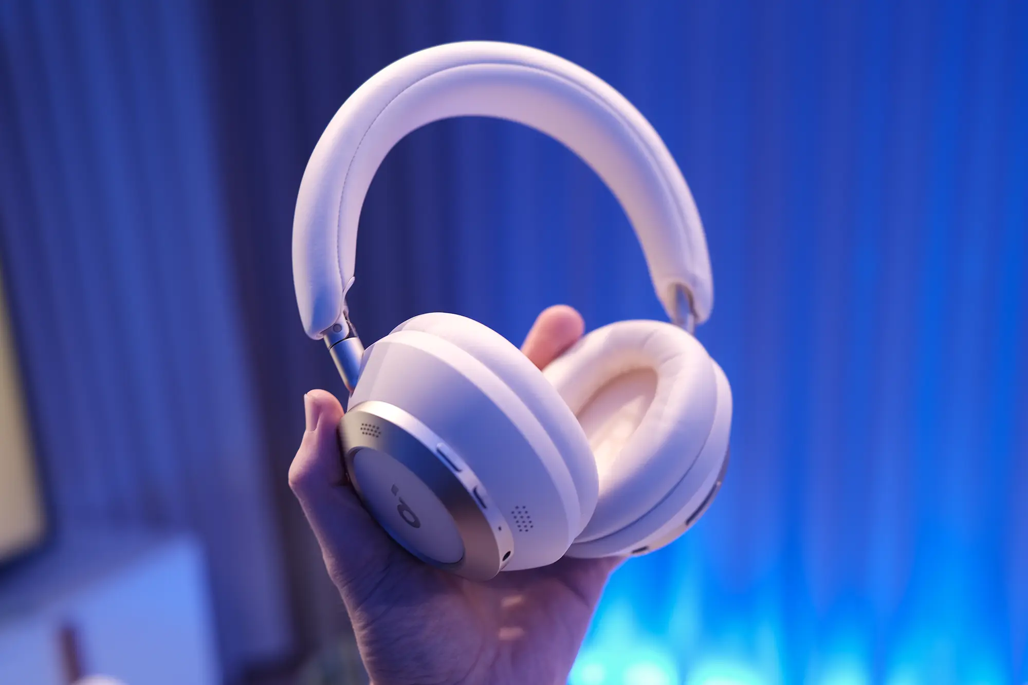 Soundcore Space One Pro – trådlösa hörlurar som hålls i handen
