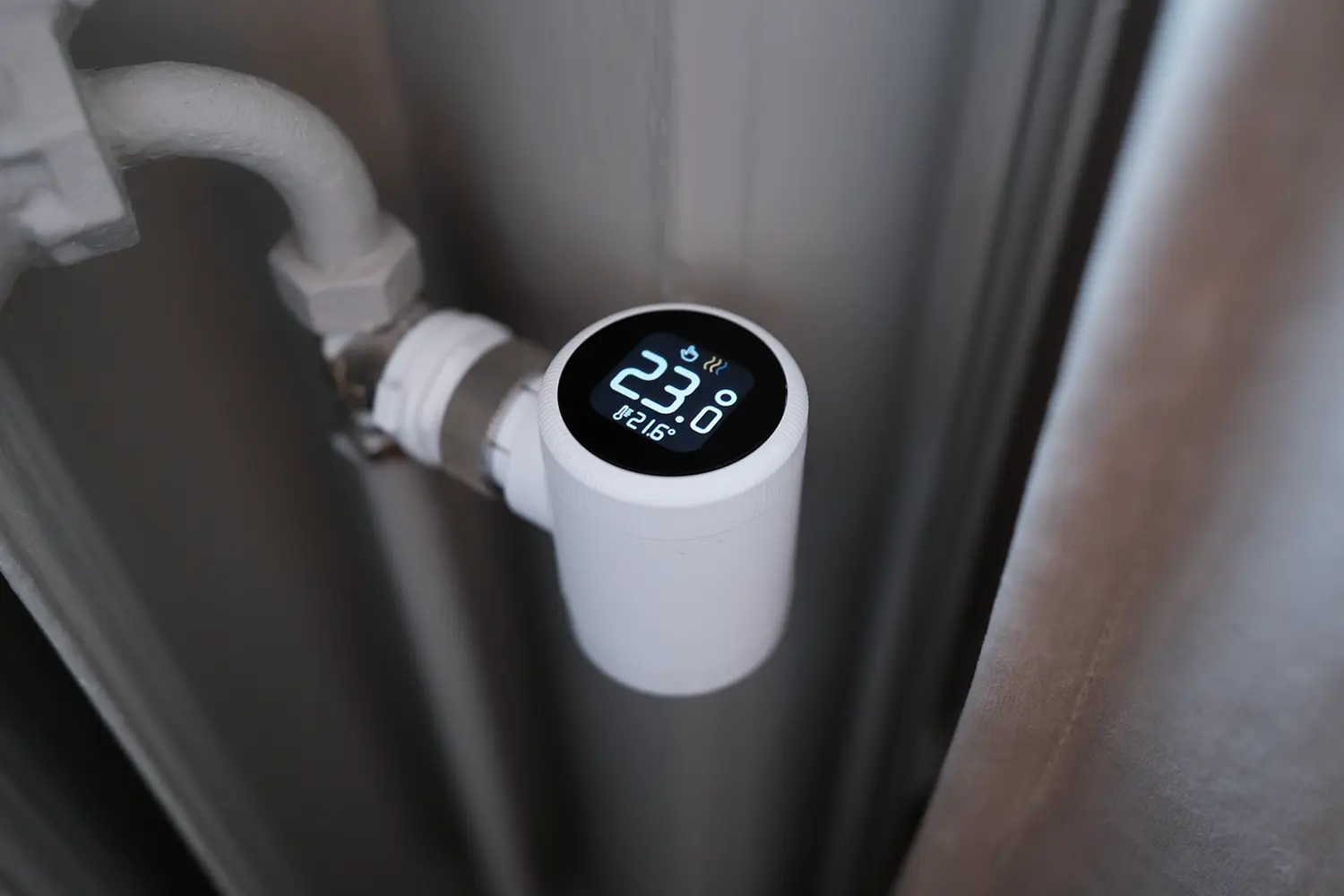 tado° X Starter Kit – smart radiatortermostat monterad på ett element