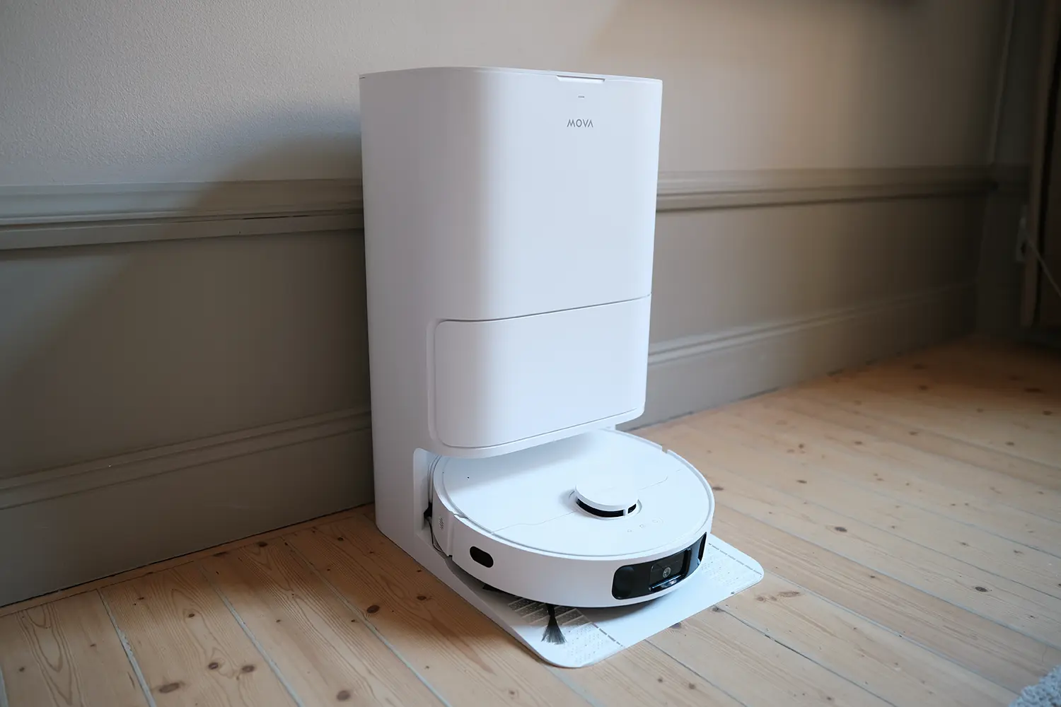 Mova E30 Ultra – robotdammsugare med dockningsstation