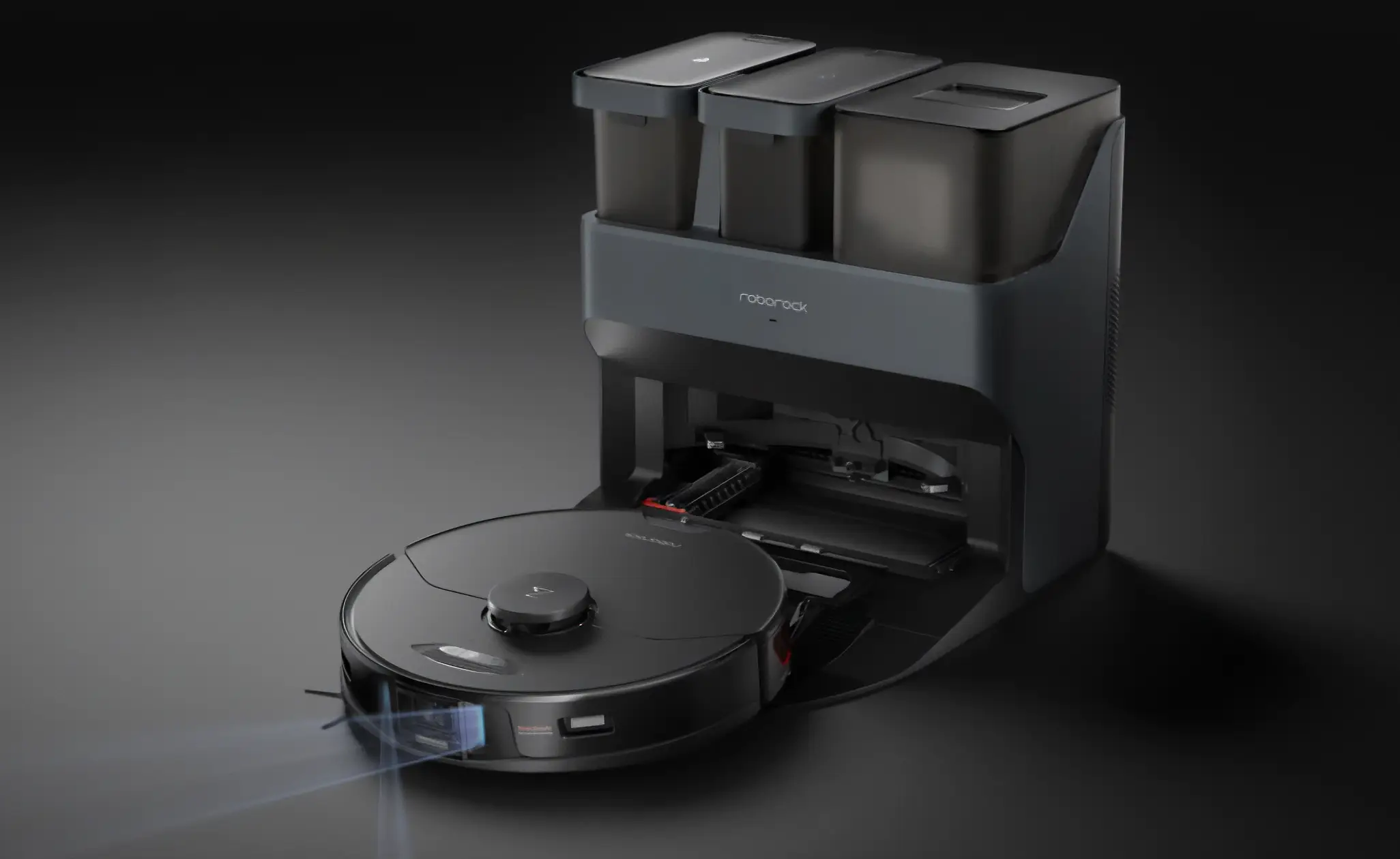 Roborock S7 MaxV Ultra – robotdammsugare med dockningsstation, mot mörk bakgrund