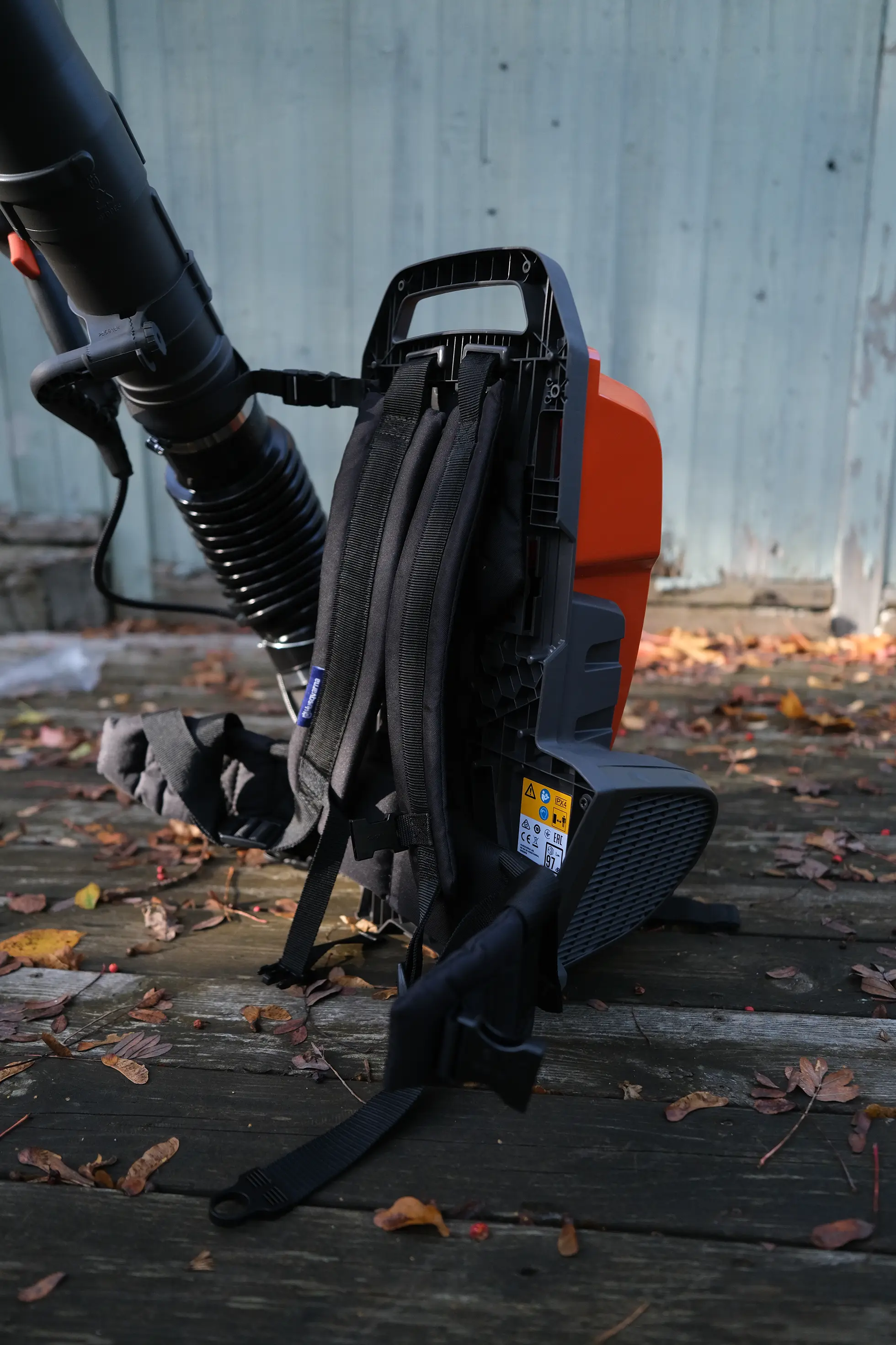 Husqvarna 340iBT – ryggsele med axelband, bakifrån