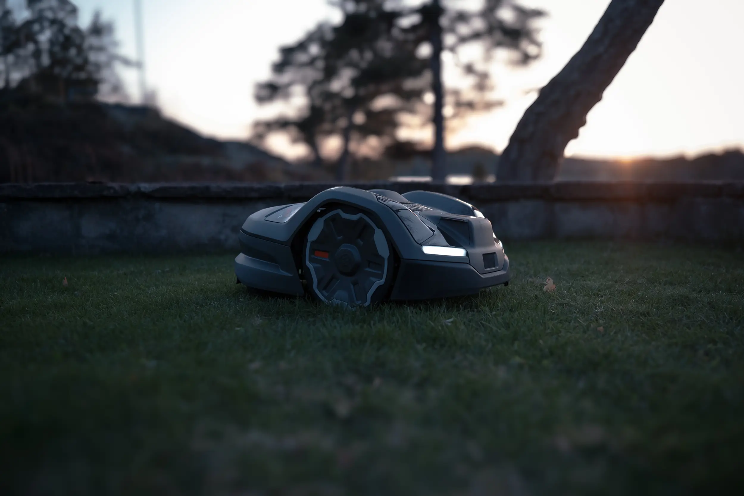 Husqvarna överväger att flytta robotgräsklippartillverkning till Asien