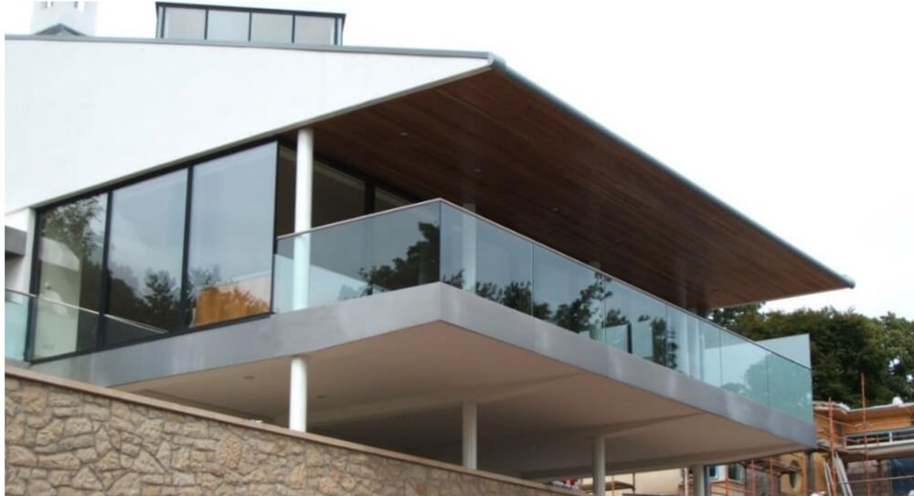Design, manufacture and installation of structural glass balustrade to a modern residential property