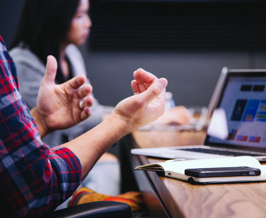 Servicios de Chief Marketing Officer de Nando Caicedo