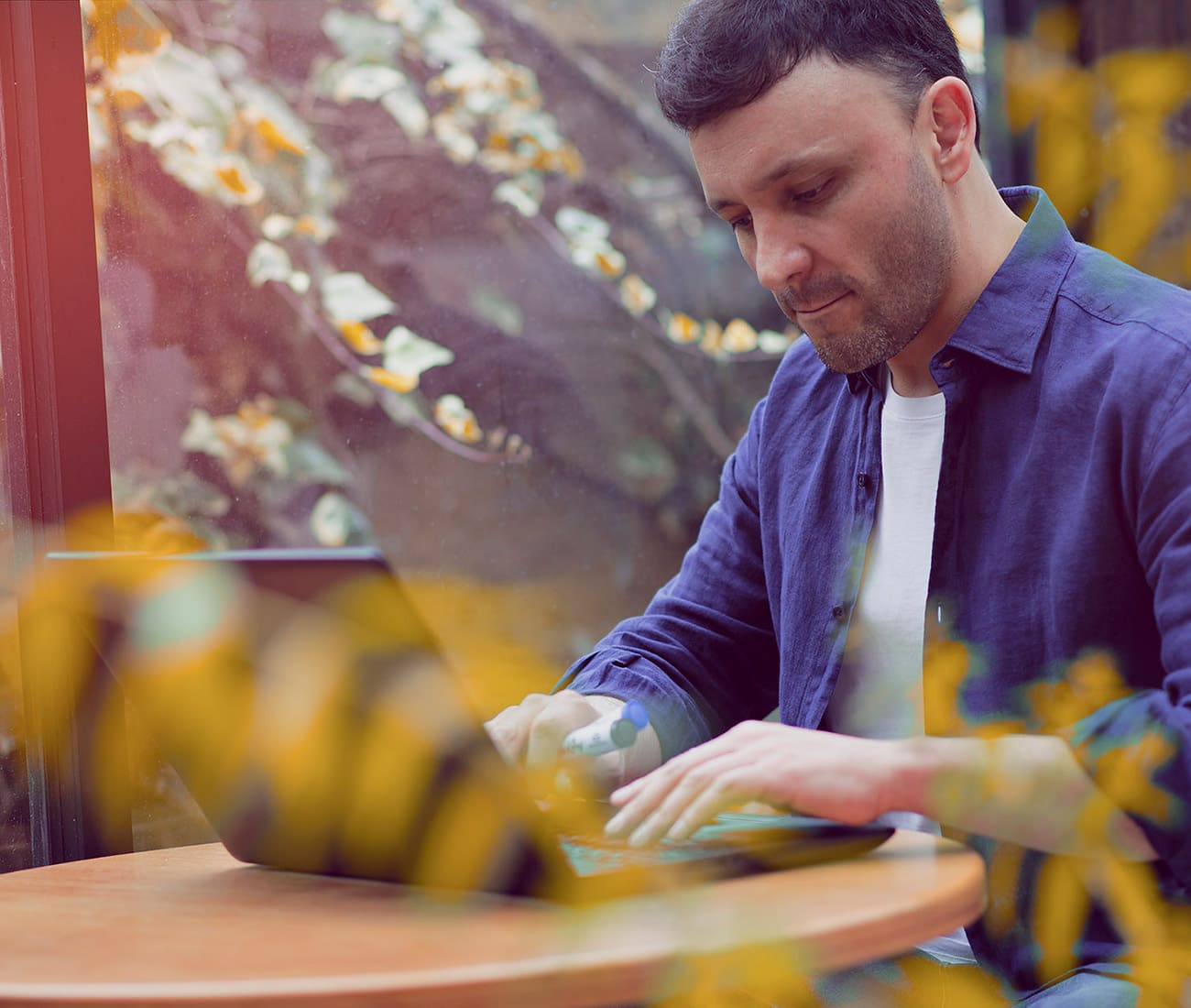 Foto de Nando Caicedo trabajando como un Growth & Marketing Lover