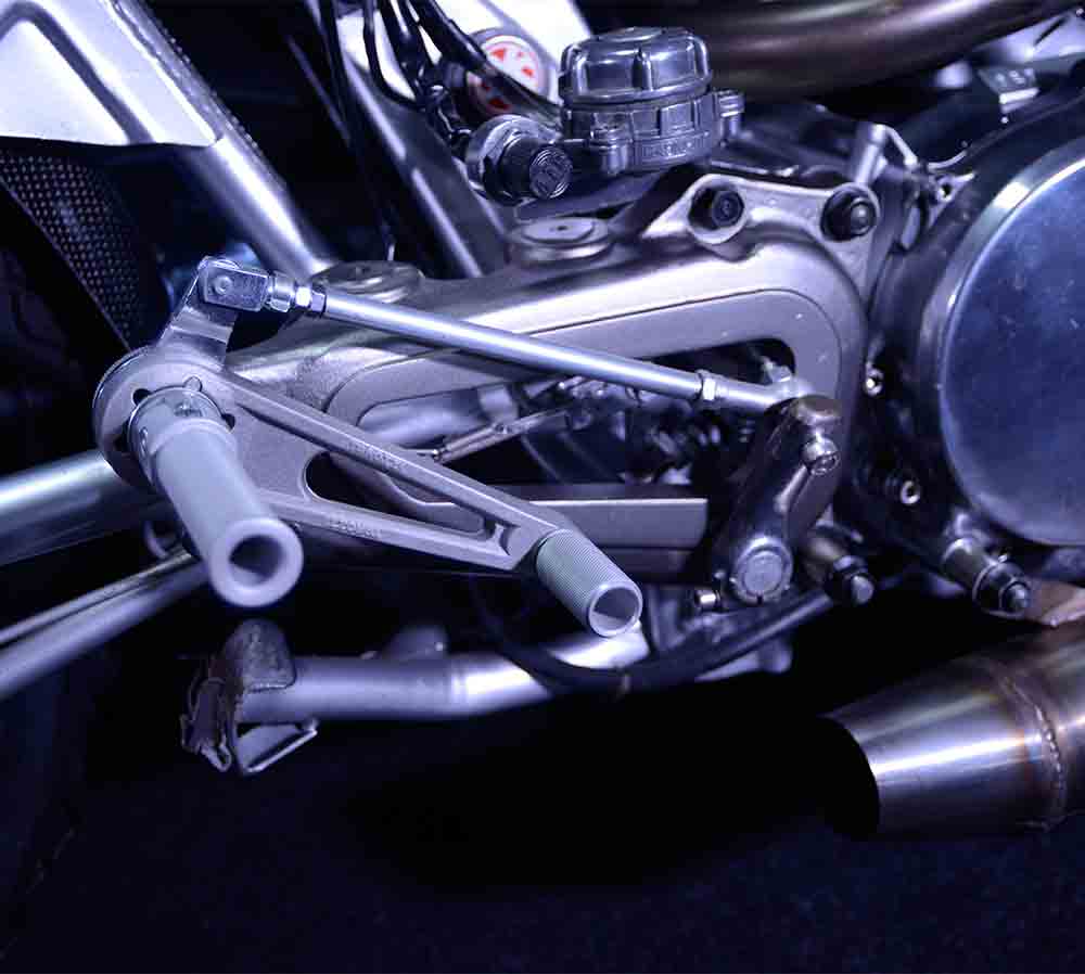 Yamaha xv 750 Custom made pedals and linkages.