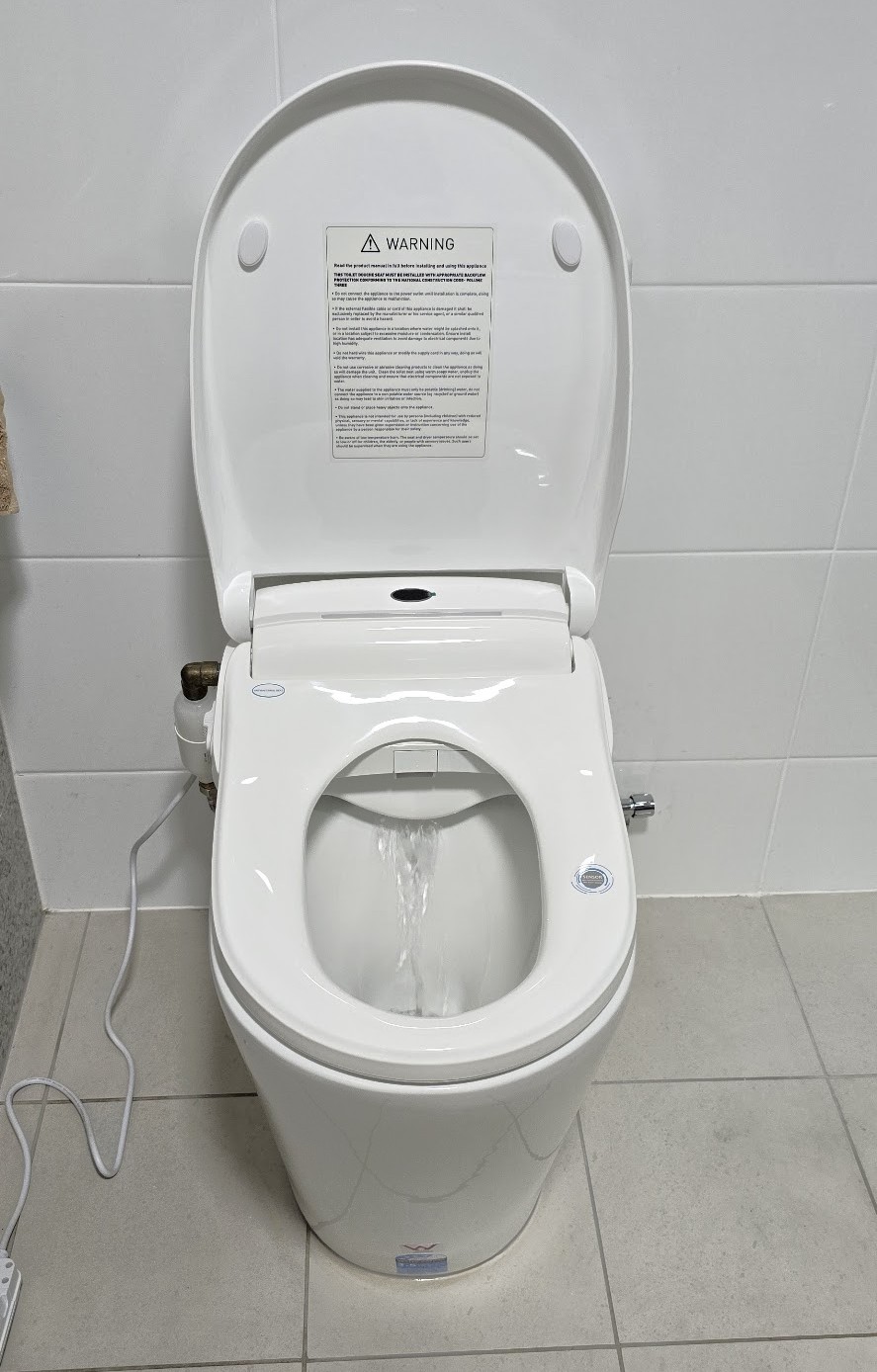 toilet with inbuilt bidet