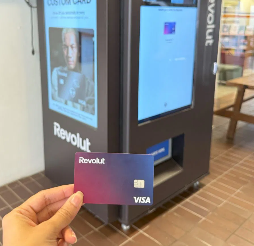 A hand holding a credit cardDescription automatically generated