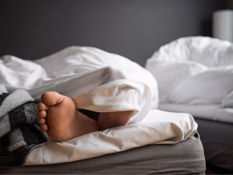 itchy feet at night