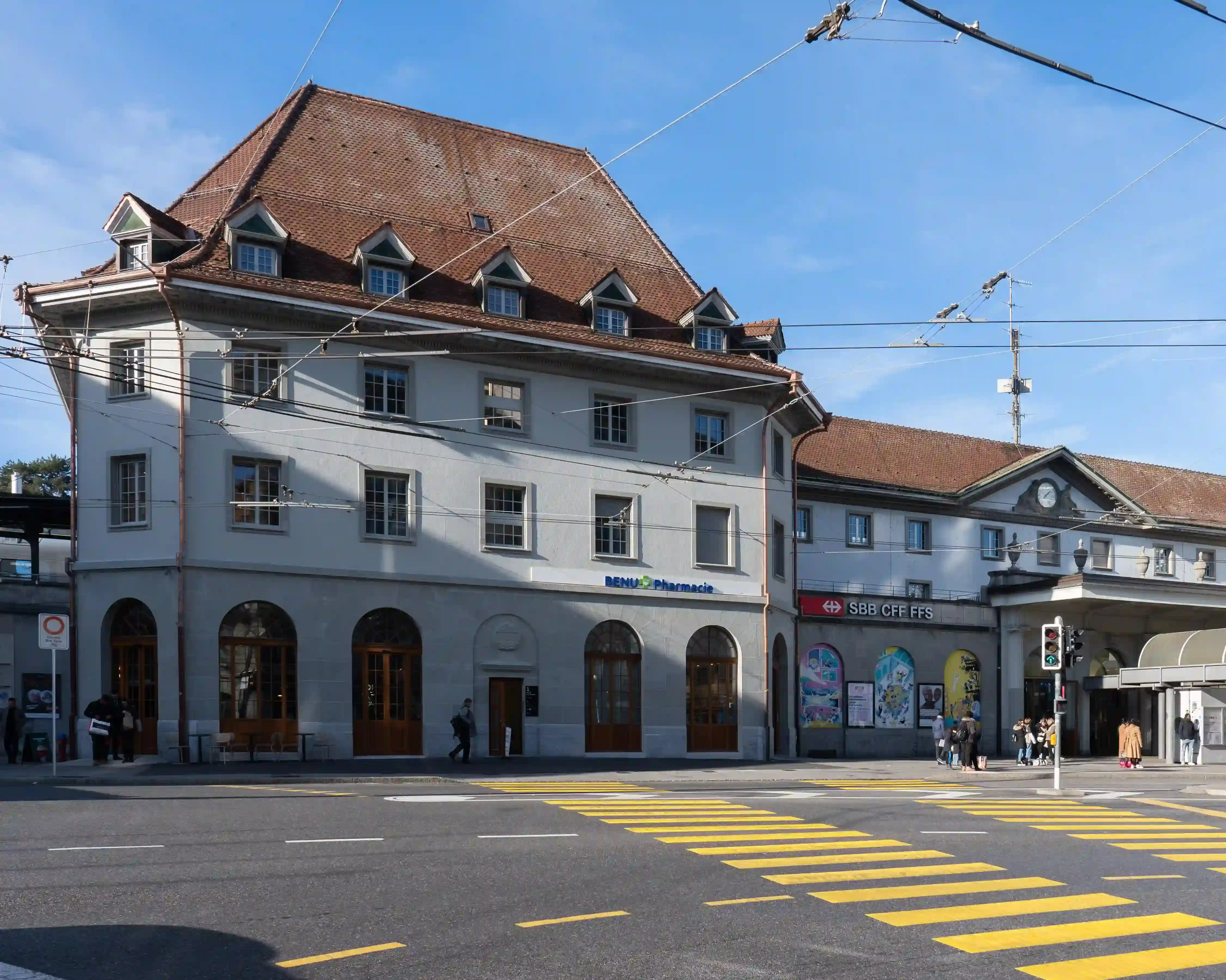 Aussenansicht des Bahnhofes in Fribourg