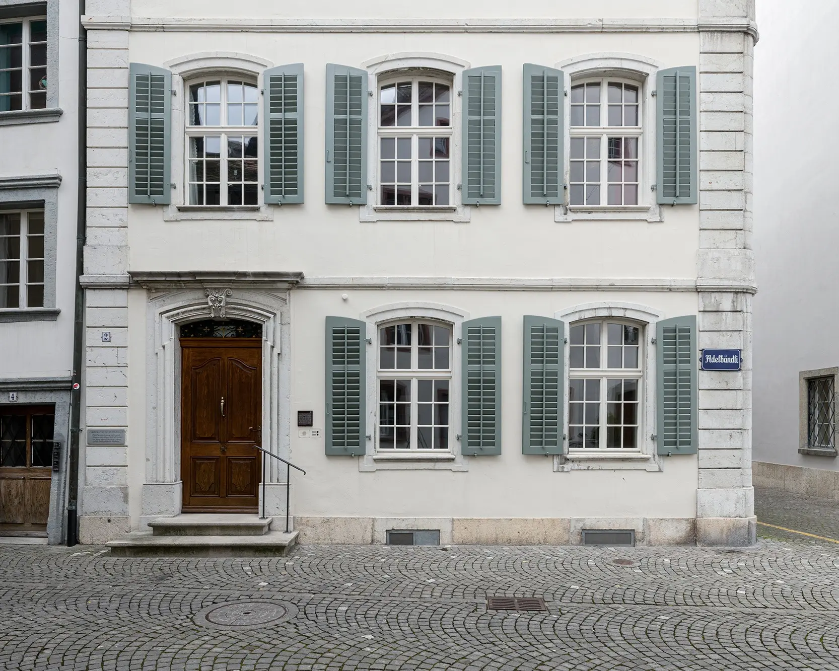 Ertüchtigte Fenster an Pfarrhaus, Foto © Beat Bühler, Zürich