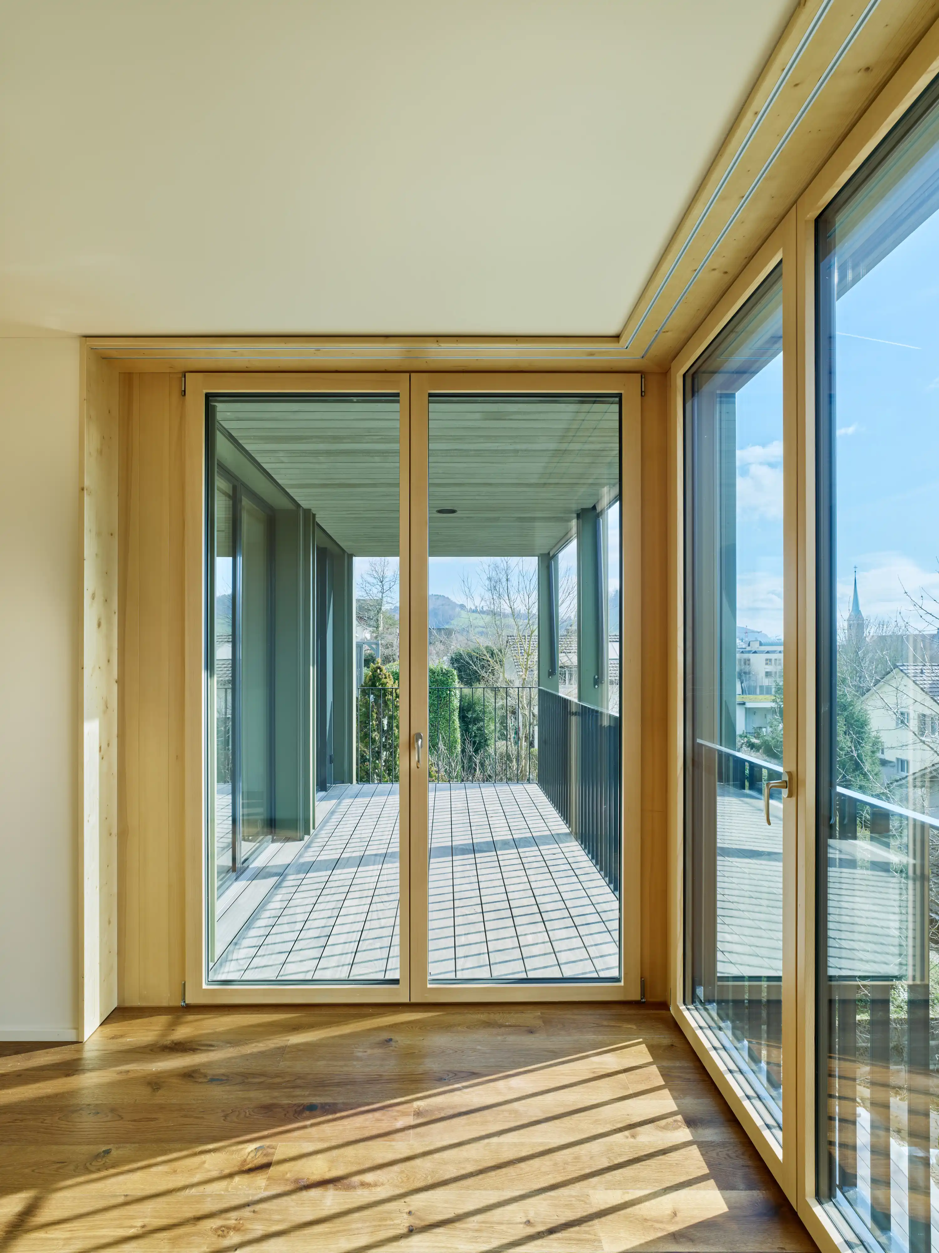 Neue moderne Holzmetallfenster