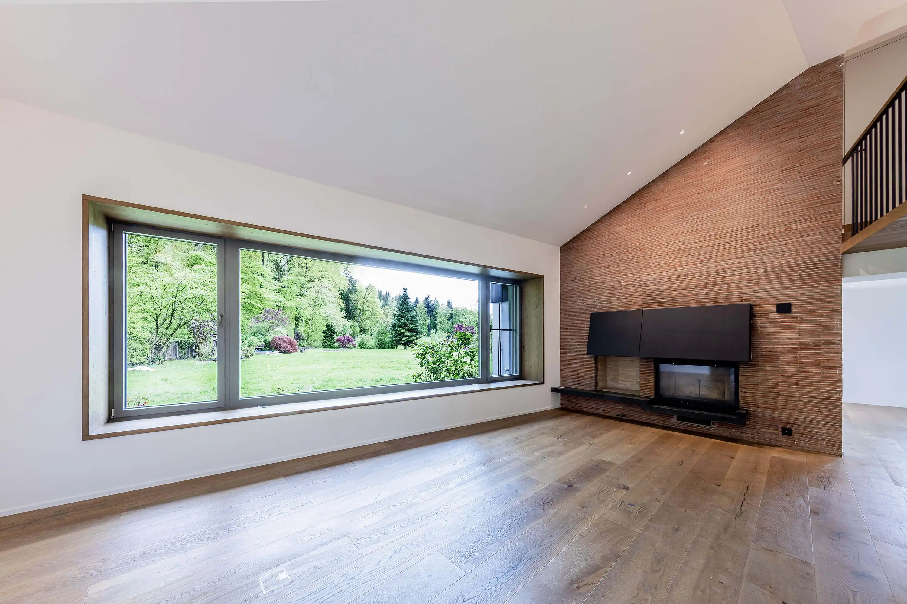 Panoramafenster mit Fensterbank