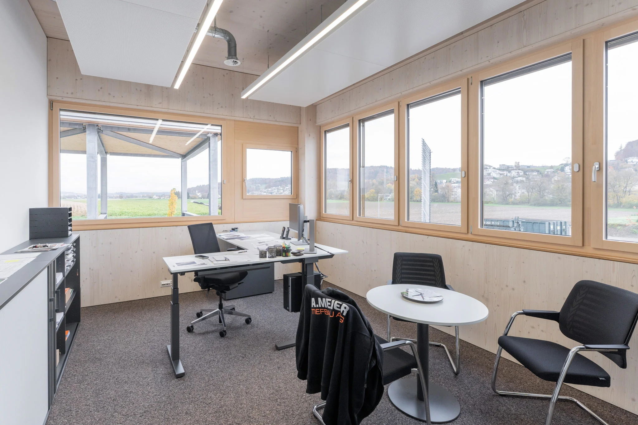 Büro mit Eichen-Holzfenster