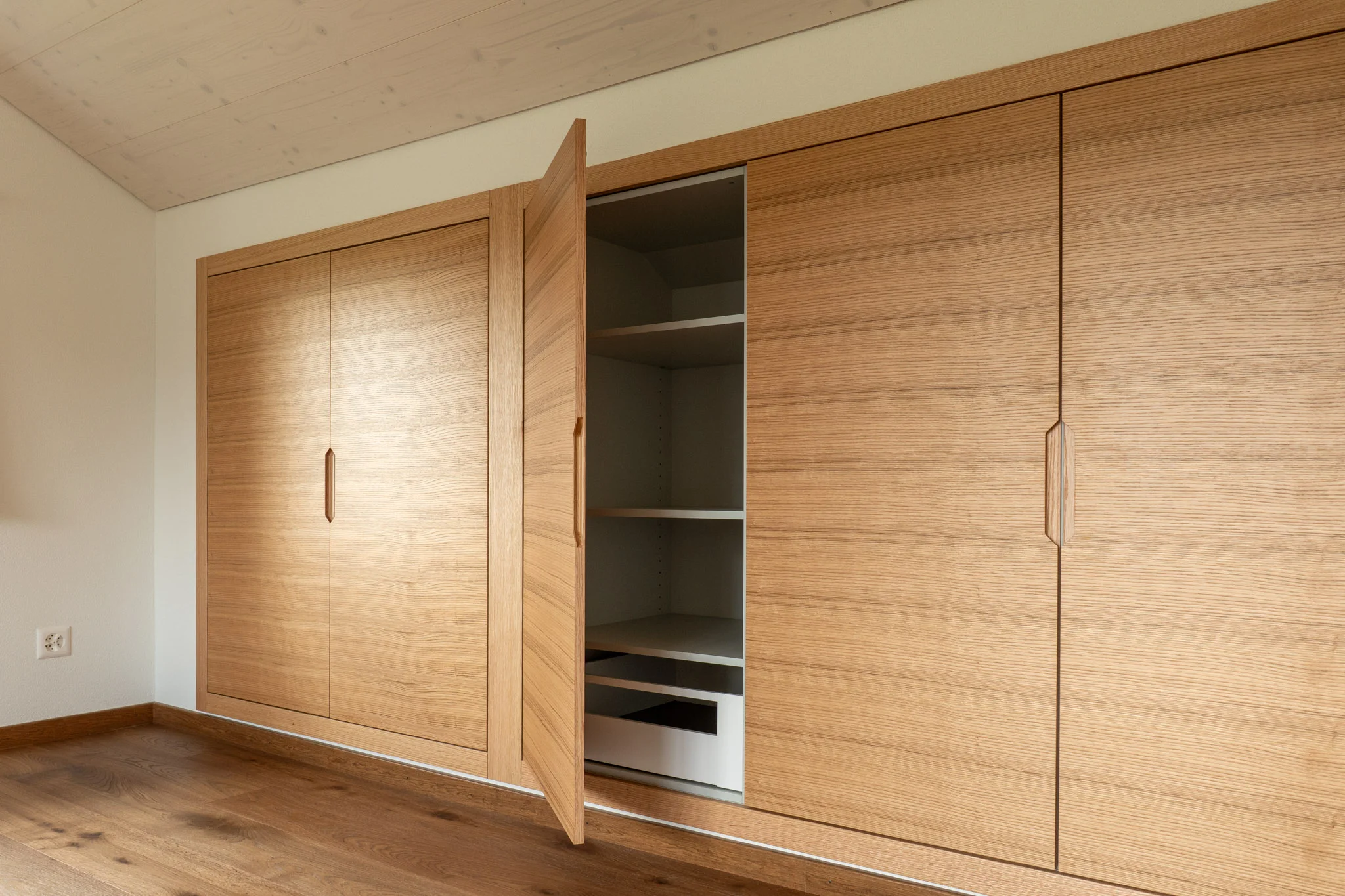 Massgeschreinerter Einbauschrank