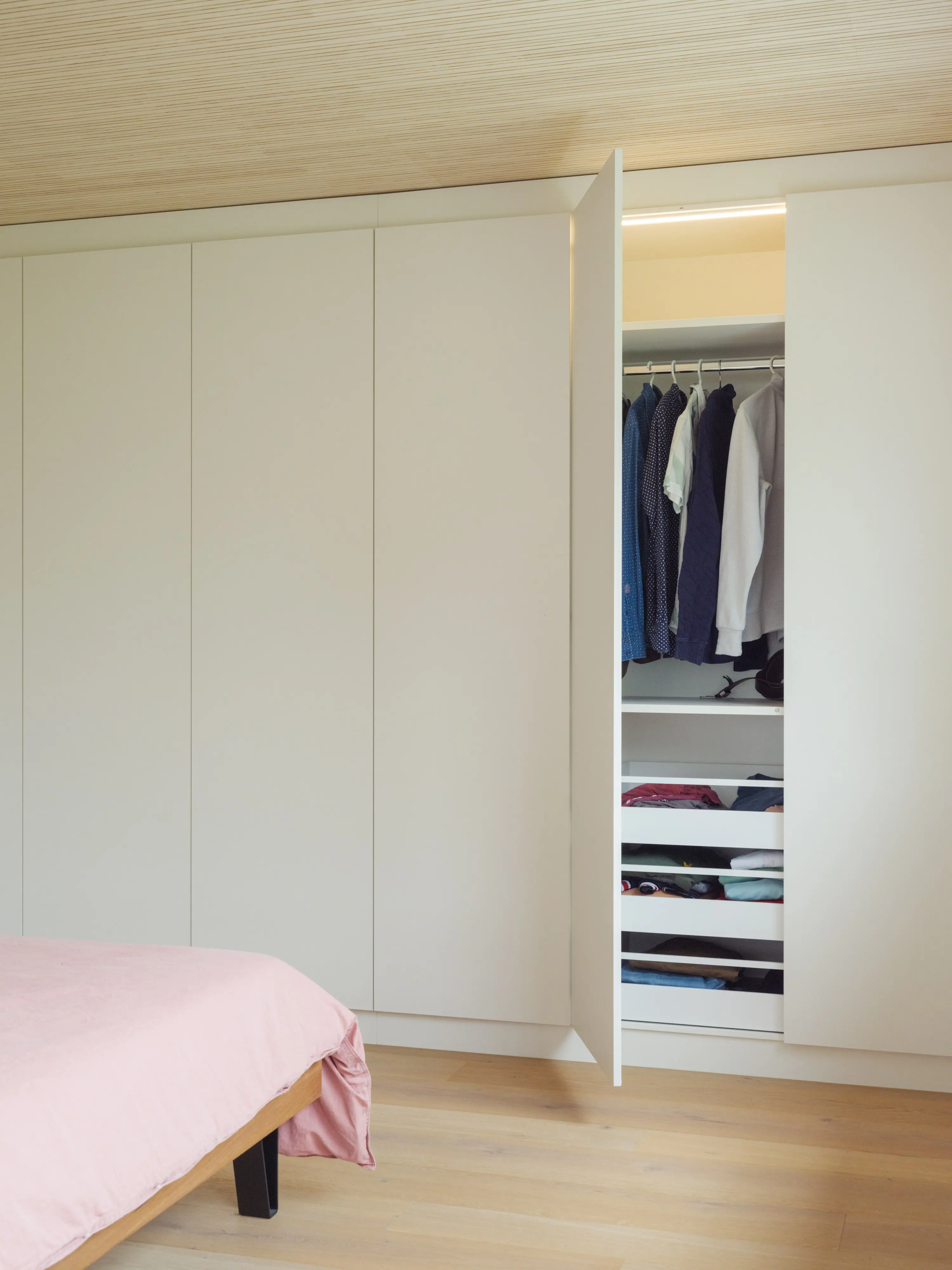 Geräumiger Einbauschrank