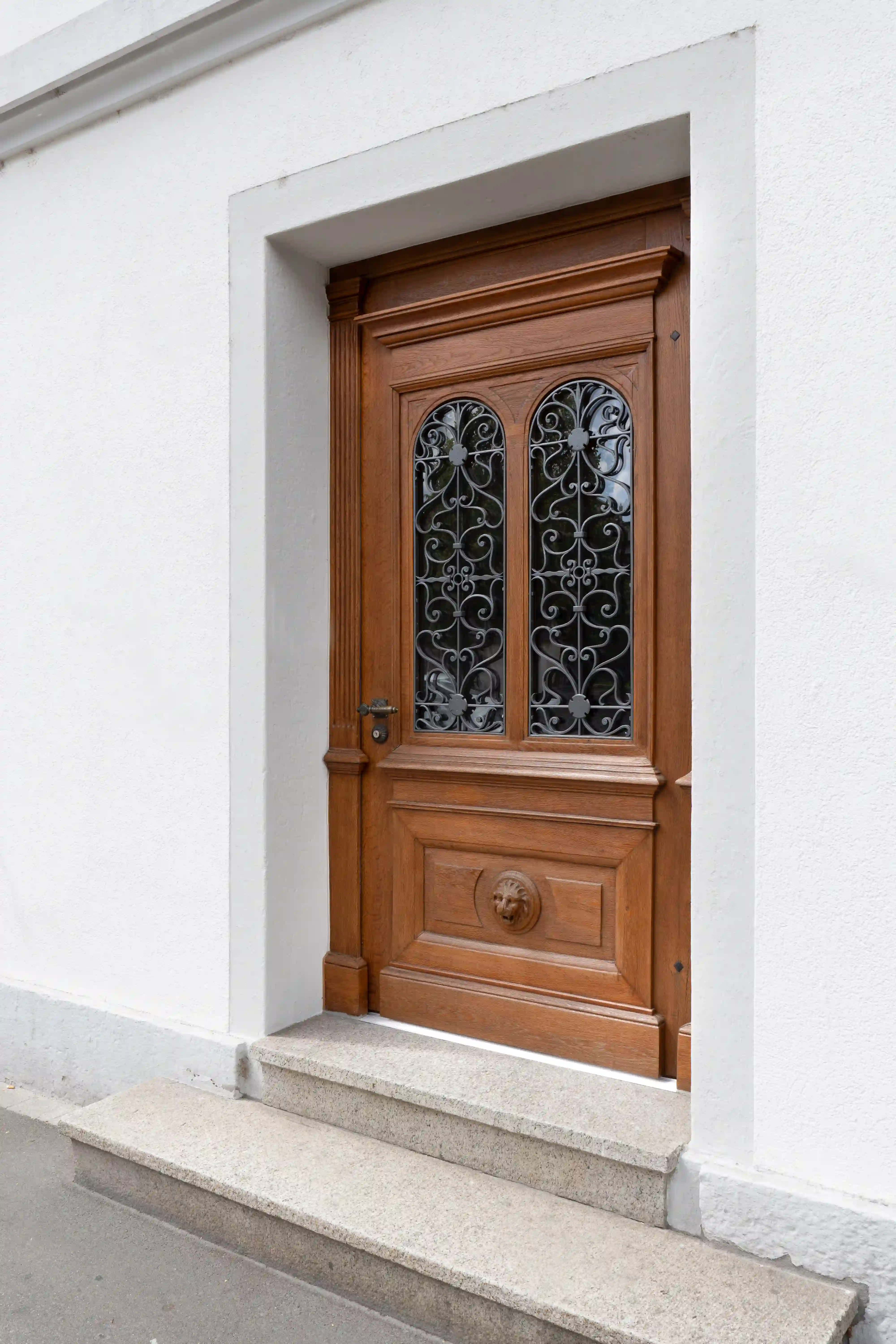 Türe in neuem Glanz