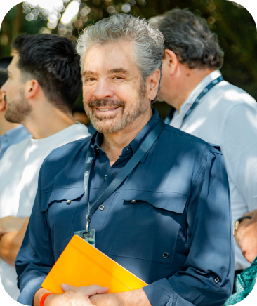 Especialista sonriendo en evento Borgatta