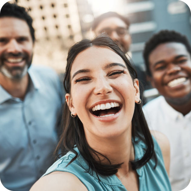 Grupo de amigos sonriendo