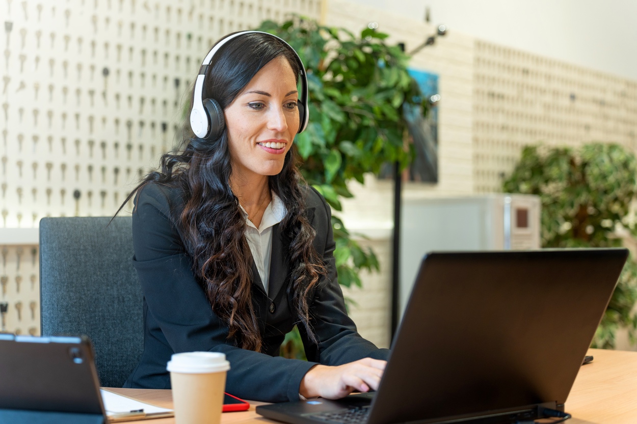 Sales agent successfully closing call while using PhoneBurner