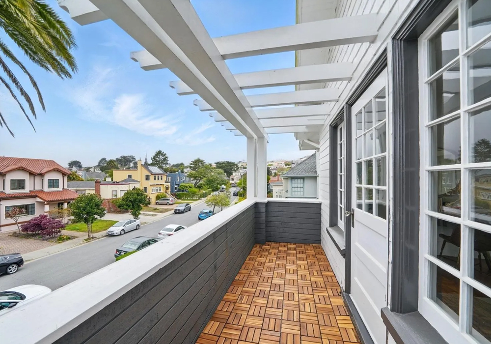 150 De Soto St 