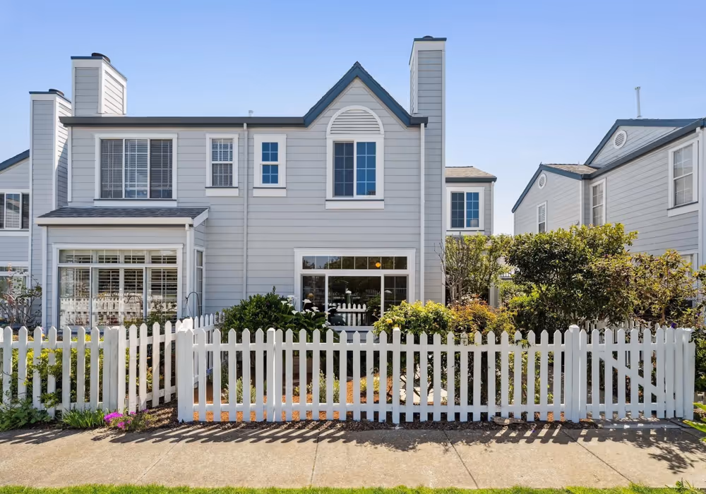 606 Commodore Dr