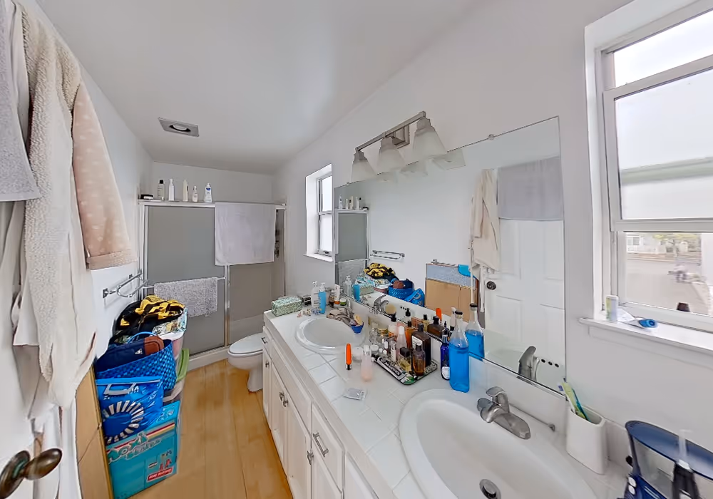606 Commodore Dr
